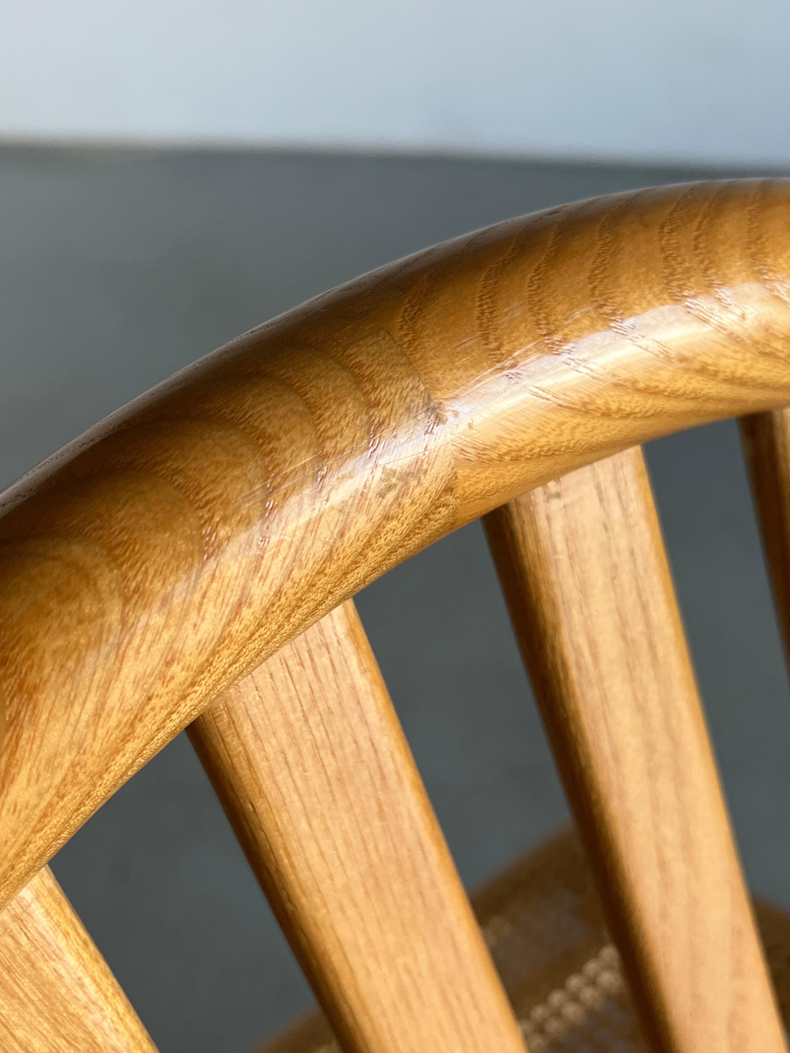Paire de chaises de salle à manger du milieu du siècle dernier en bois laqué et rotin, Italie, années 80 en vente 12