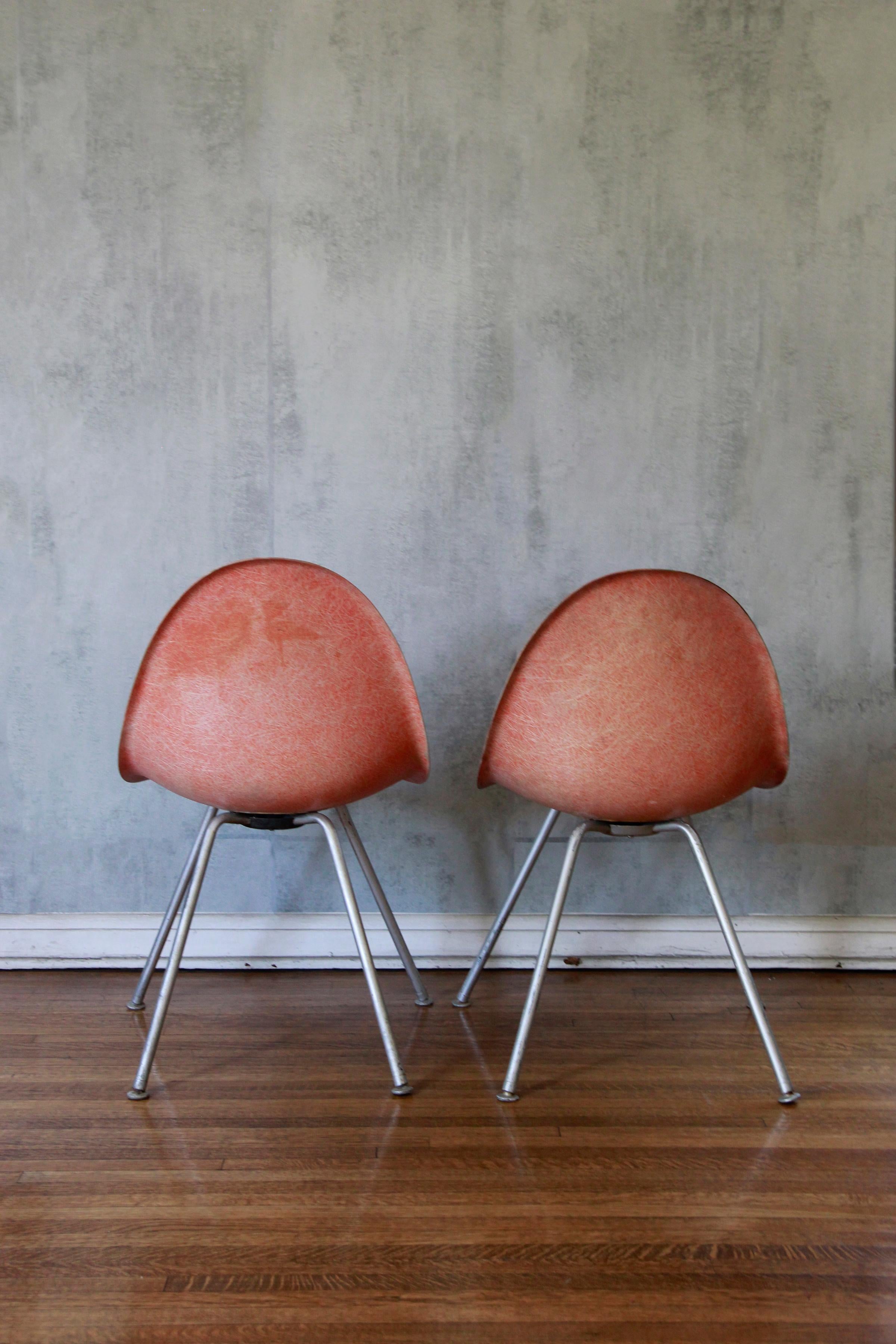 Pair of Vintage Mid Century Fiberglass Shell Chairs For Sale 1