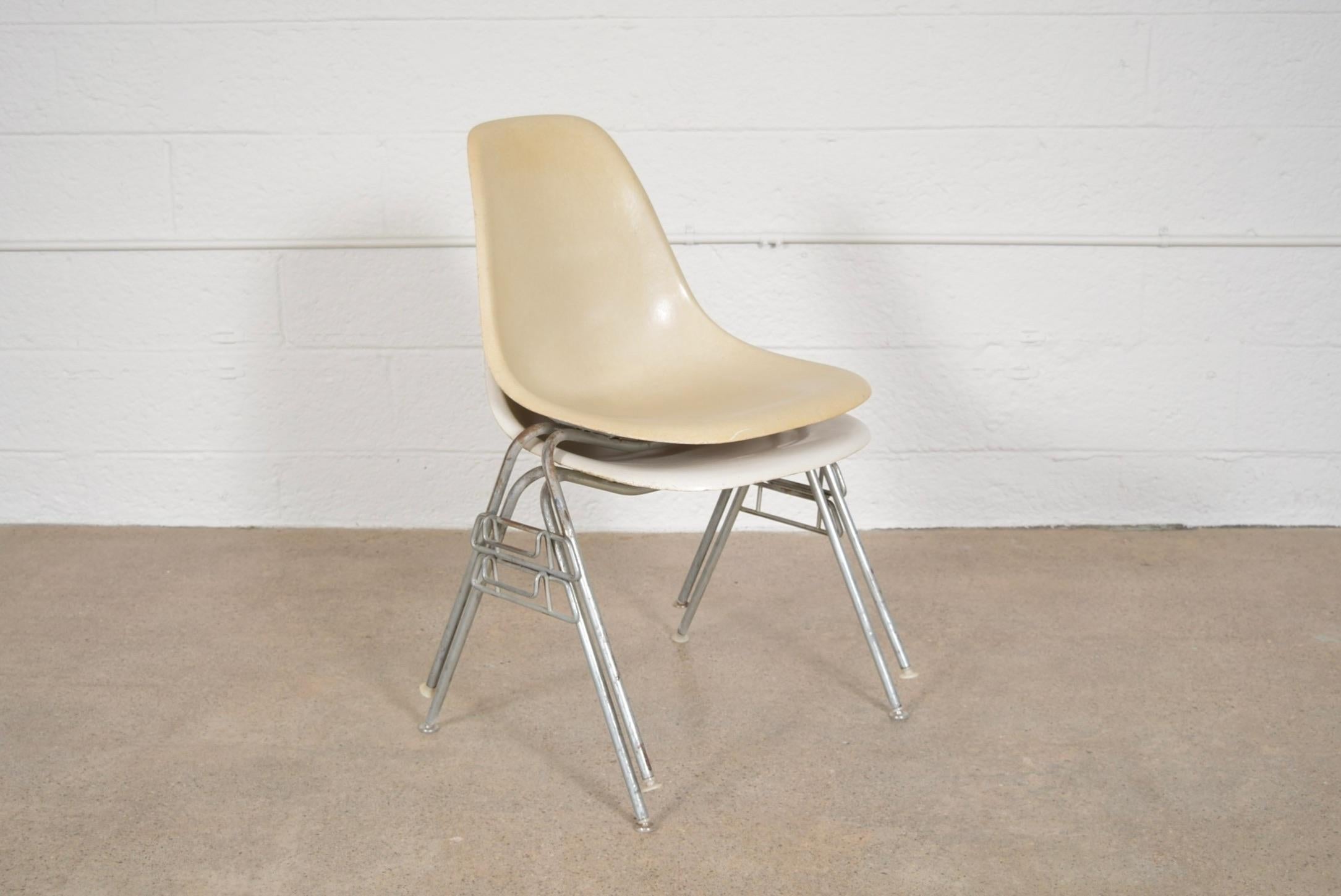 American Pair of Vintage Mid Century Eames for Herman Miller DSS Fiberglass Shell Chairs For Sale