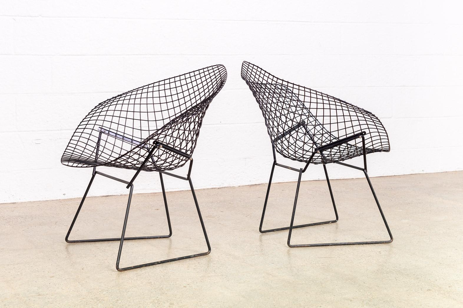 Pair of Vintage Midcentury Harry Bertoia for Knoll Black Diamond Wire Chairs In Good Condition For Sale In Detroit, MI