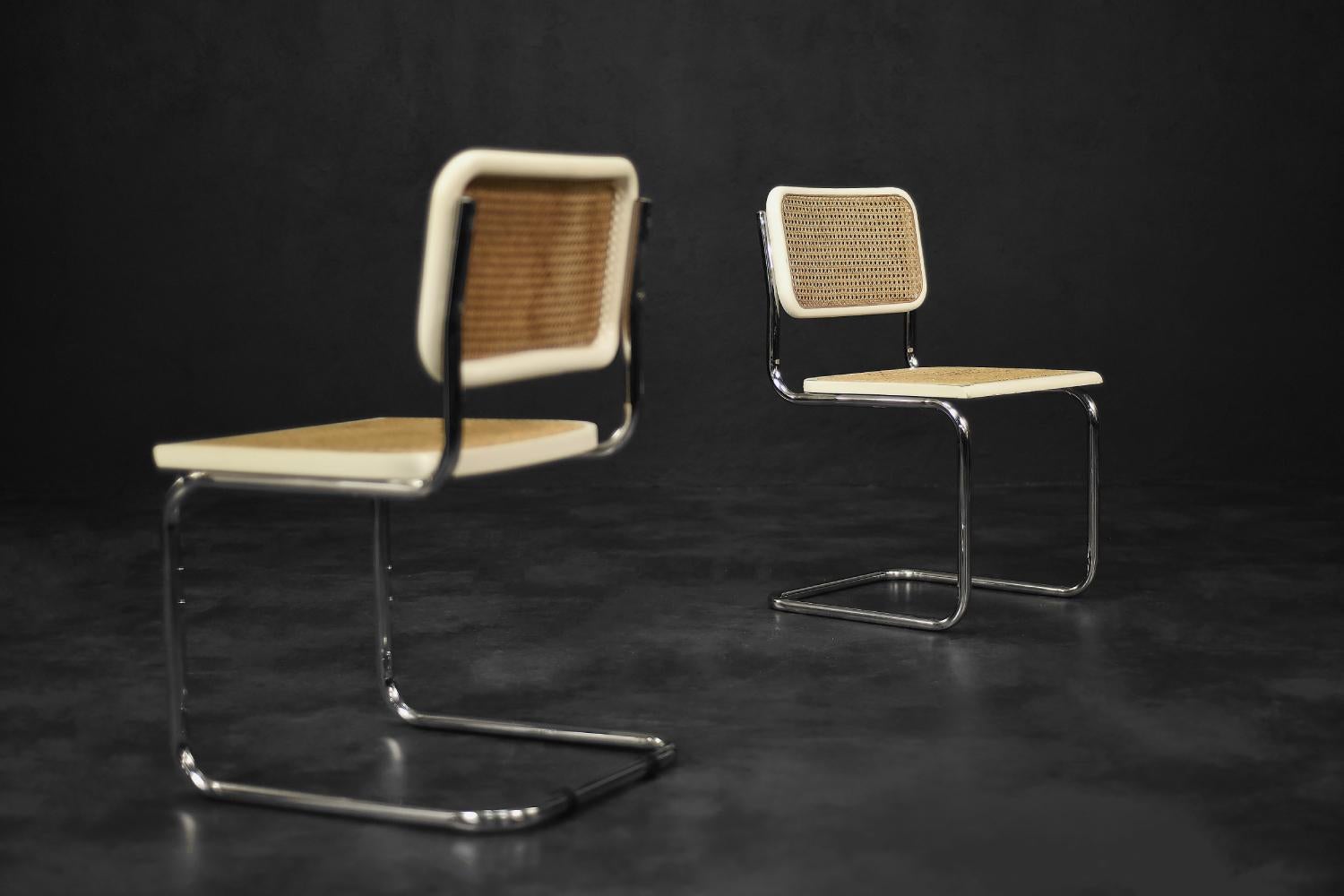 Fin du 20e siècle Paire de chaises italiennes modernes du milieu du siècle dernier en bois blanc et osier français en vente