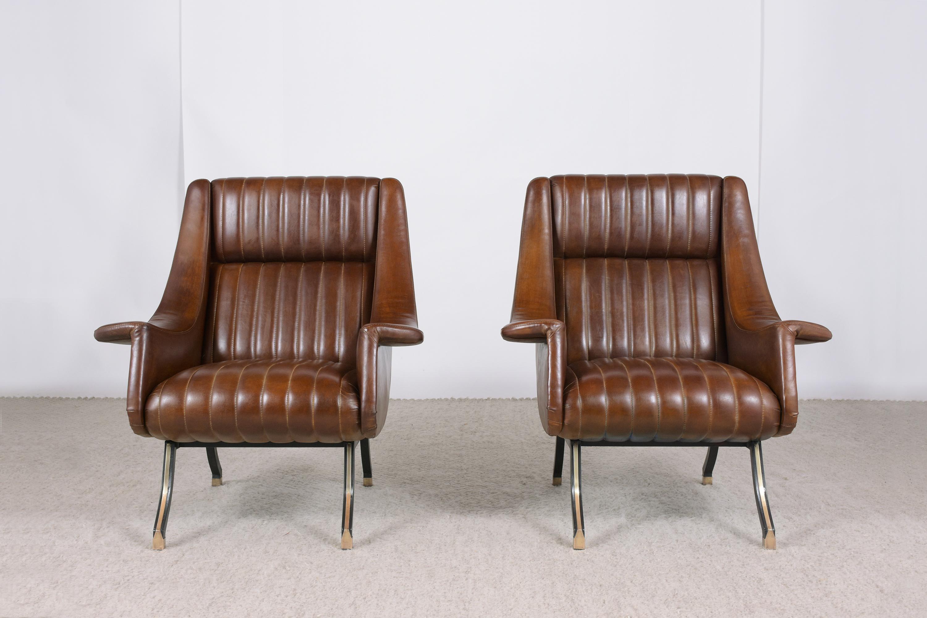 Italian Pair of Vintage Mid-Century Modern Leather Lounge Chairs