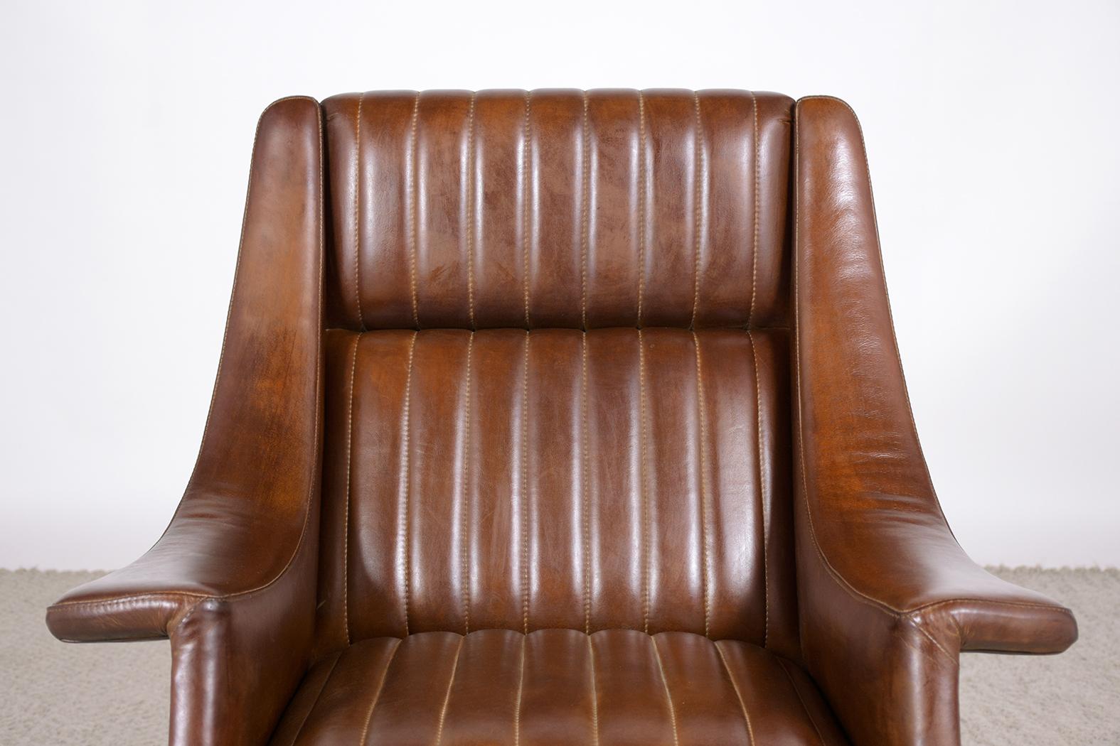 Mid-20th Century Pair of Vintage Mid-Century Modern Leather Lounge Chairs