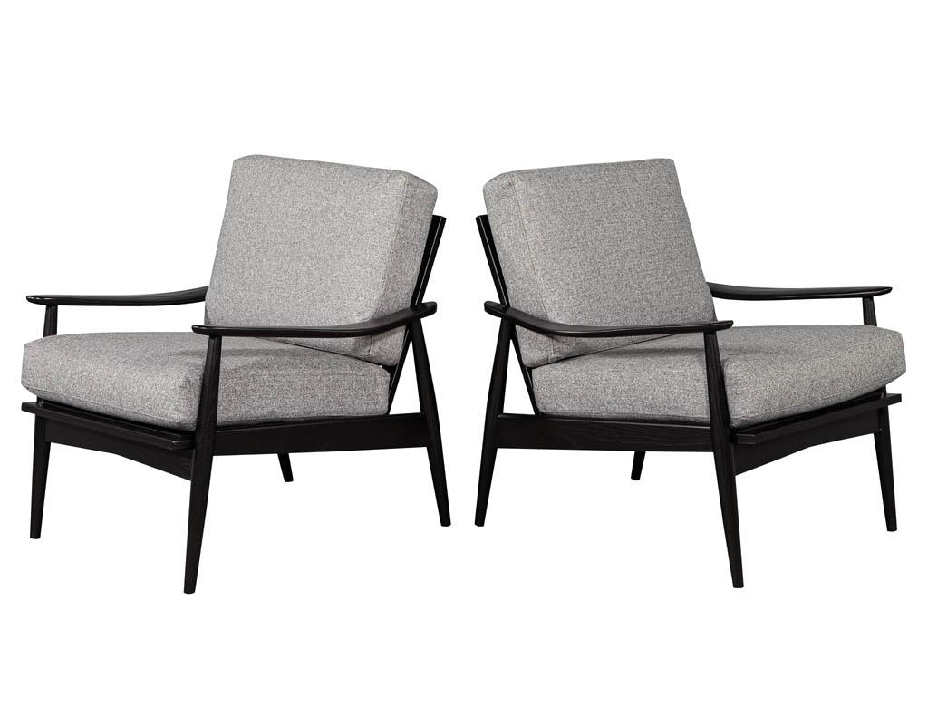 American Pair of Vintage Mid-Century Modern Lounge Chairs