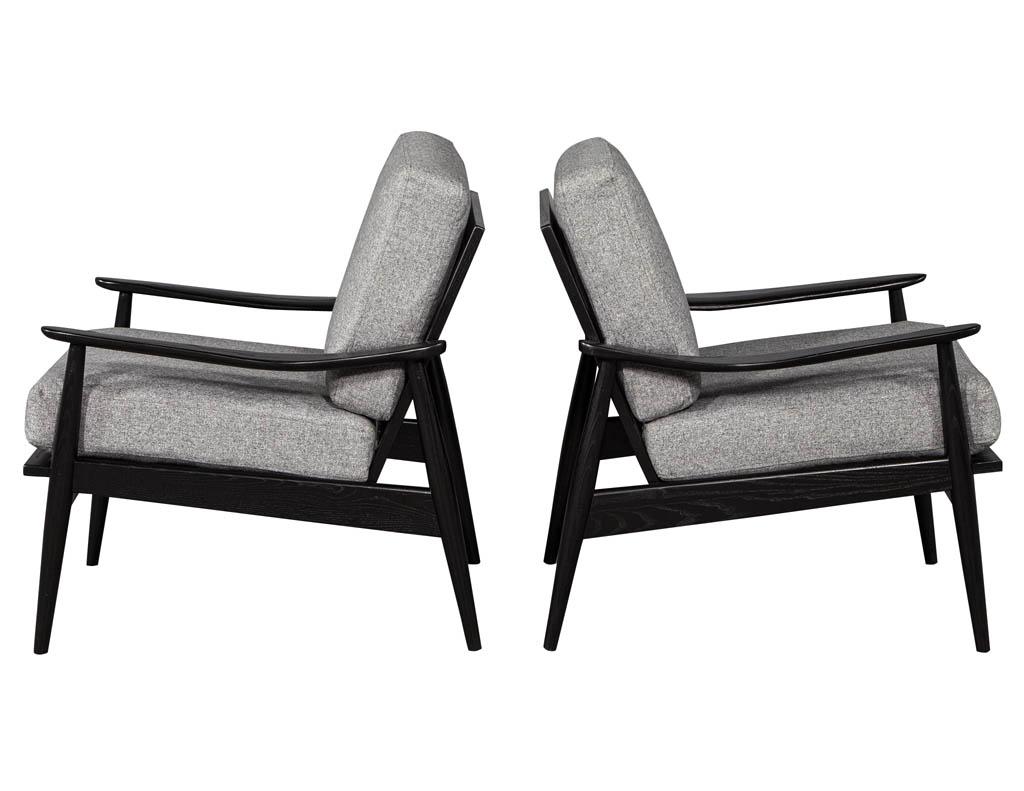 Pair of Vintage Mid-Century Modern Lounge Chairs In Excellent Condition In North York, ON