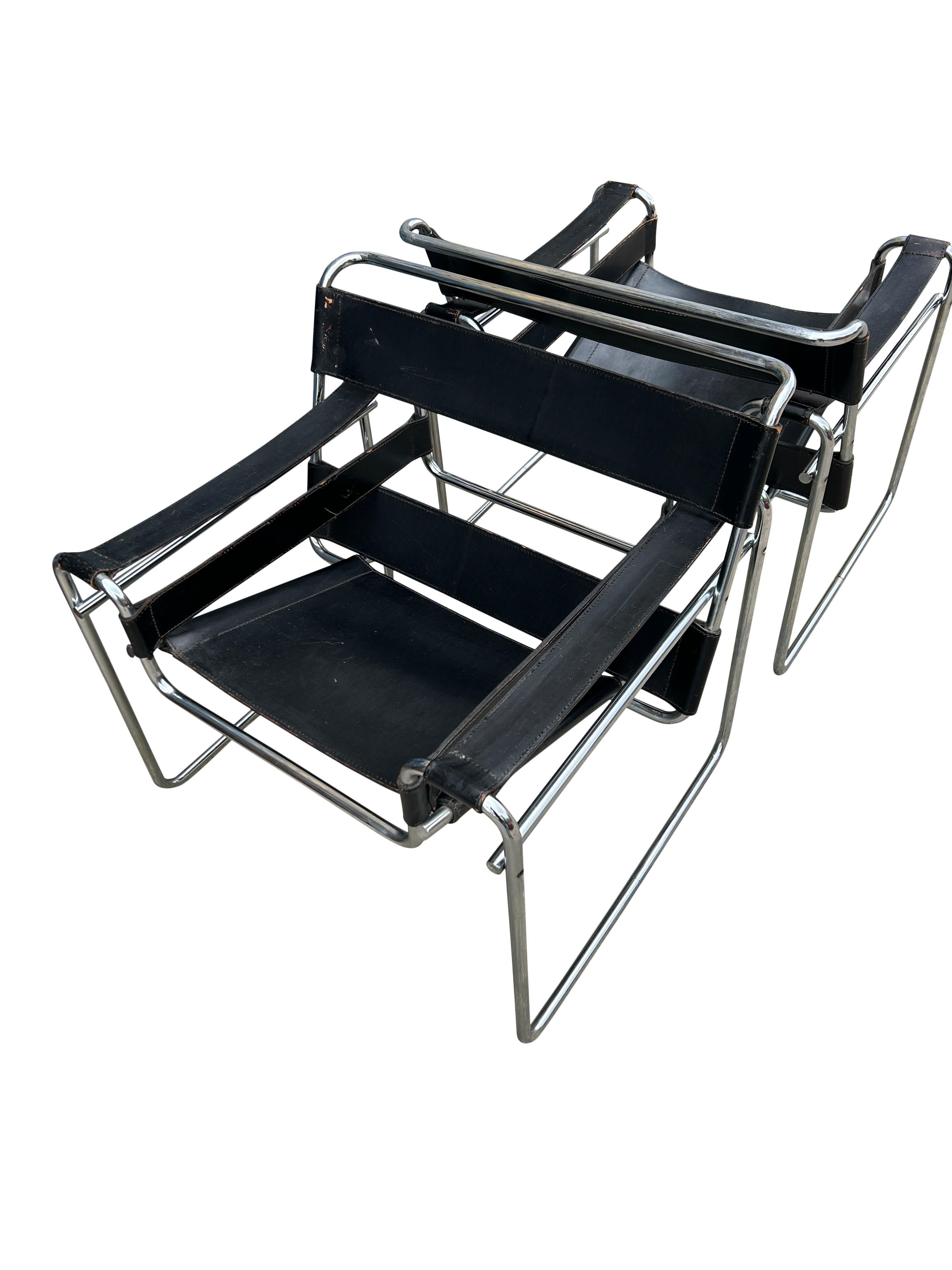 American Pair of Vintage Mid-Century Modern Black Leather Wassily Lounge Chairs for Knoll For Sale