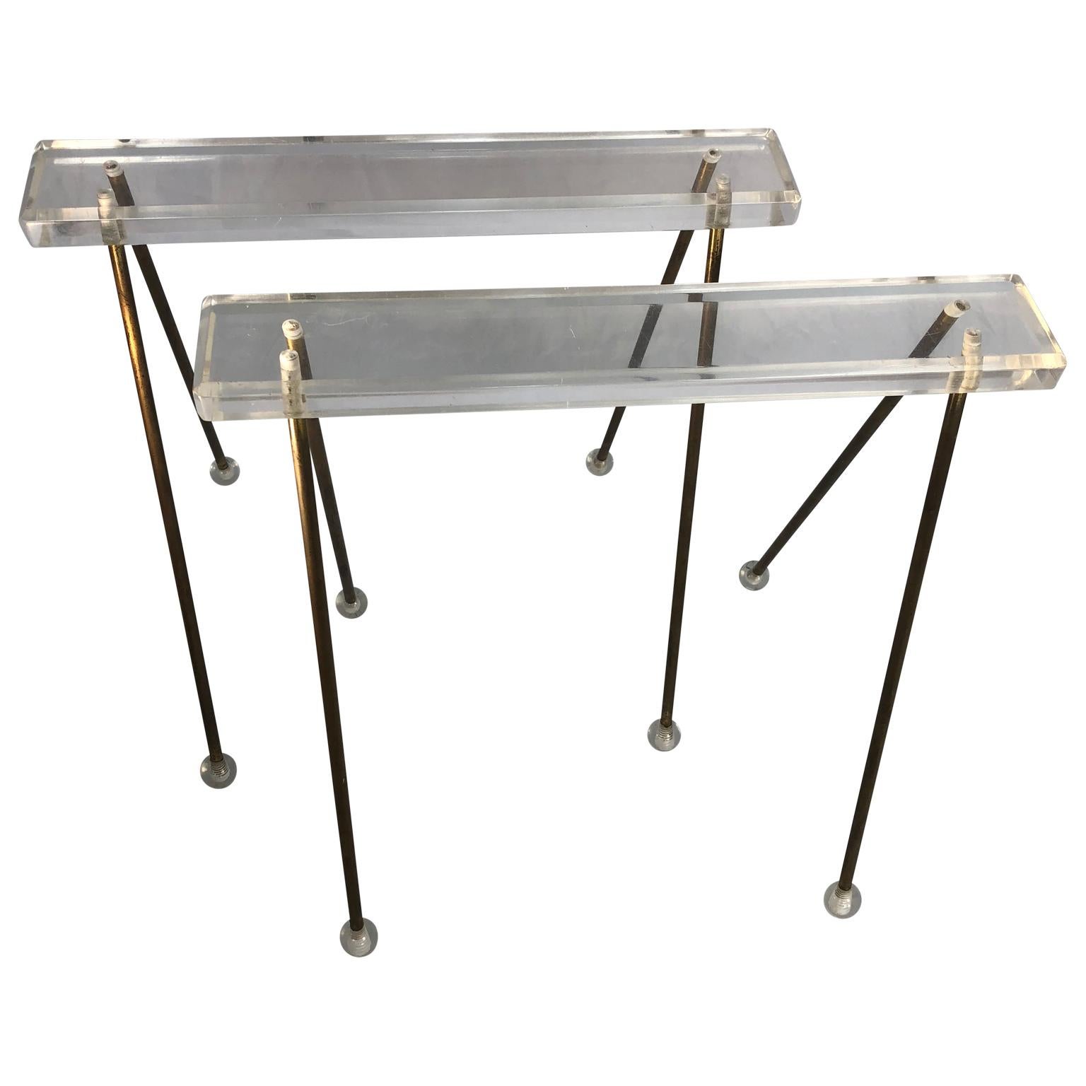 20th Century Pair Of Vintage Mid-Century Modern Brass And Lucite Stands Or Tray Racks