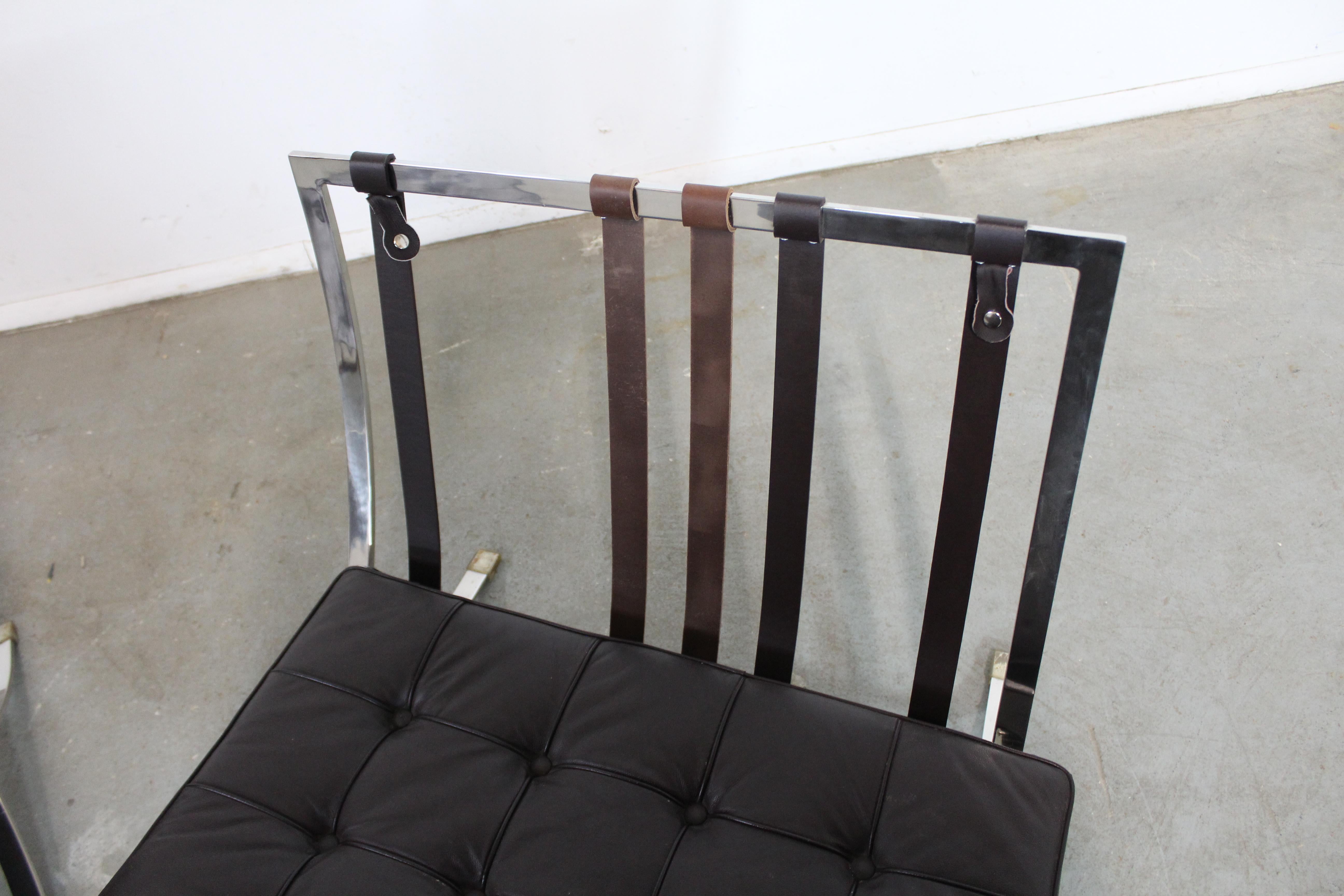 Chrome Paire de fauteuils de salon vintage chromés de style Barcelone, mi-siècle moderne en vente