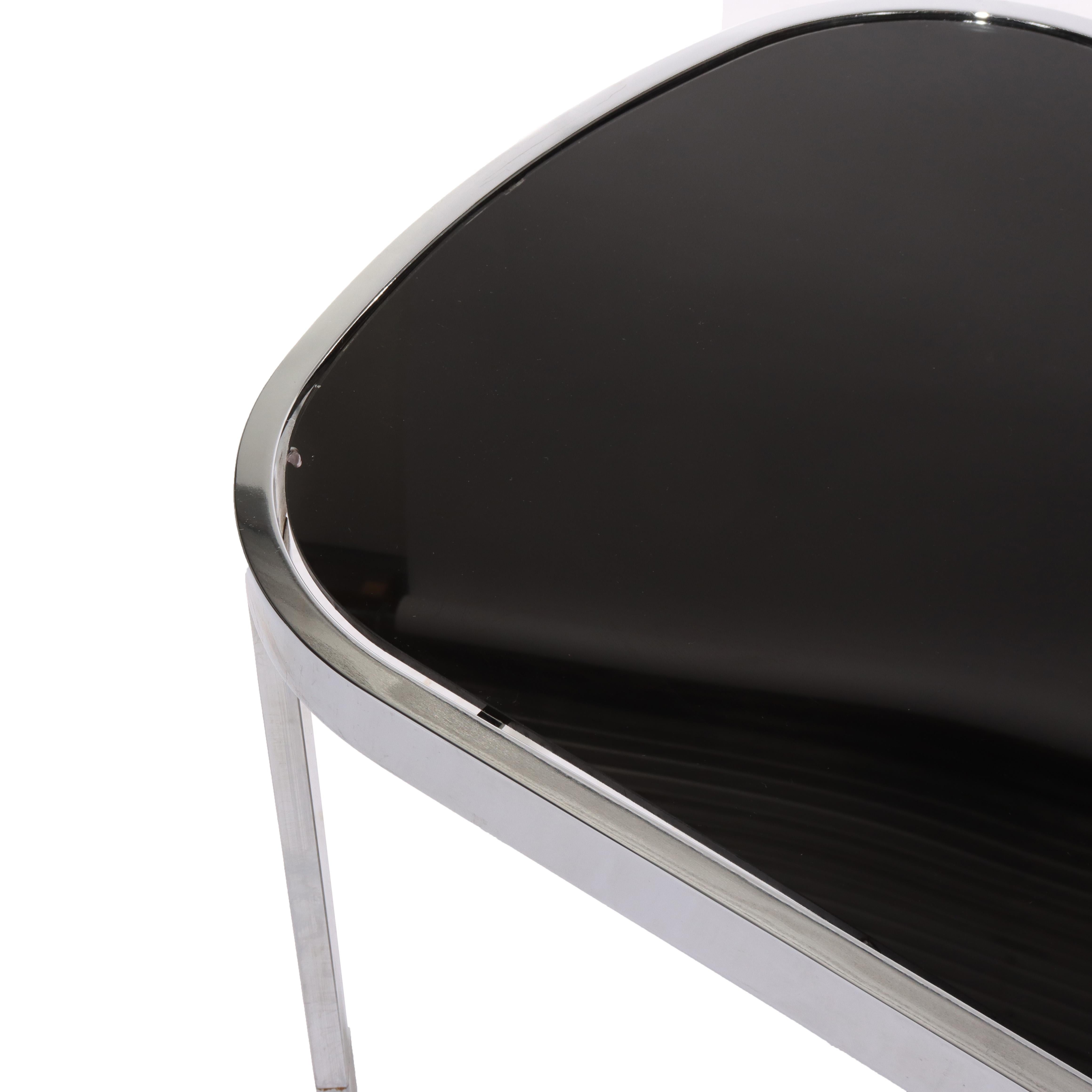 Paar Vintage Mid Century Modern Chrom & Ebonized Glasplatte Tische C1960 im Angebot 1
