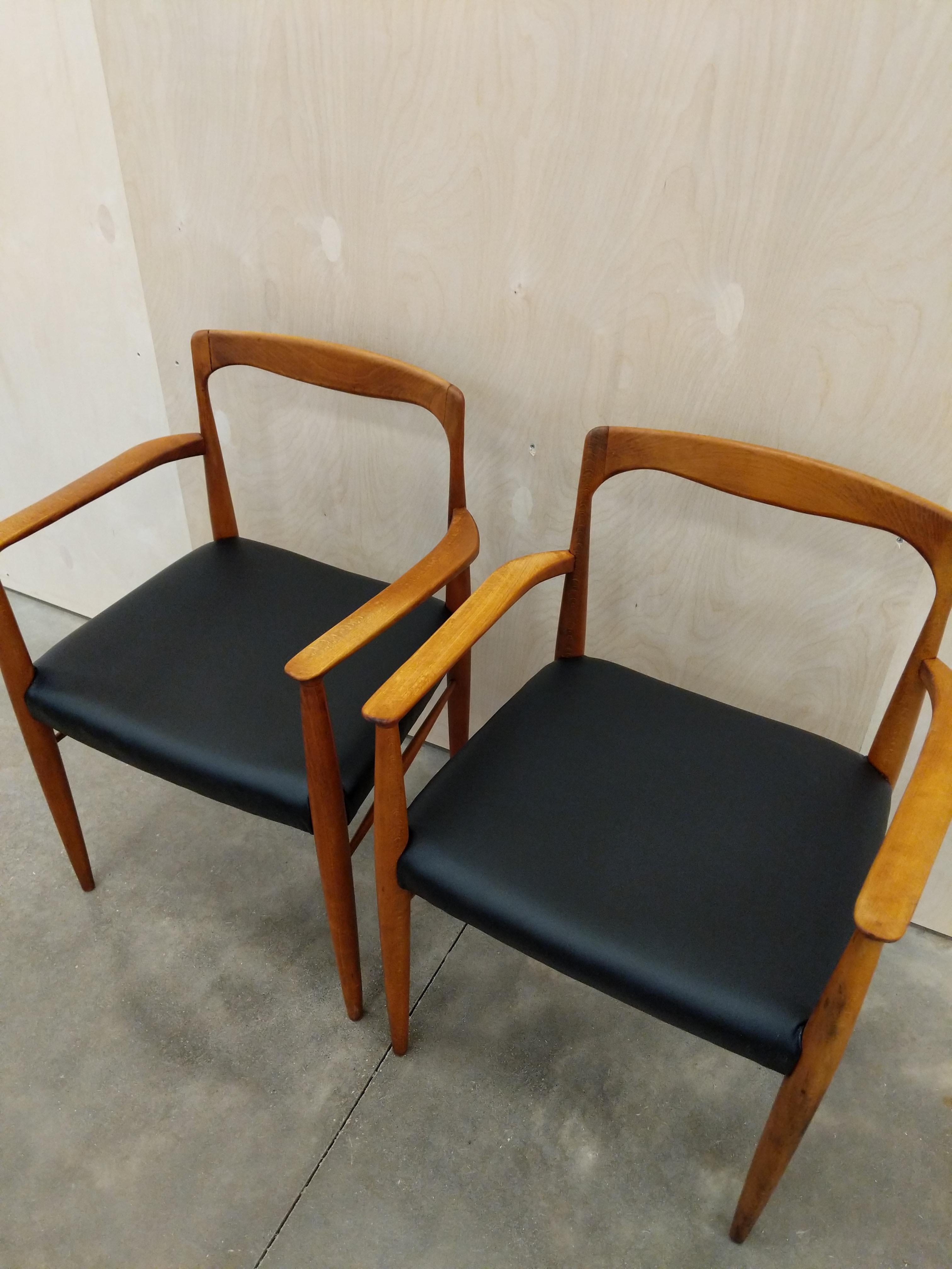 20th Century Pair of Vintage Mid Century Modern Czech Armchairs For Sale