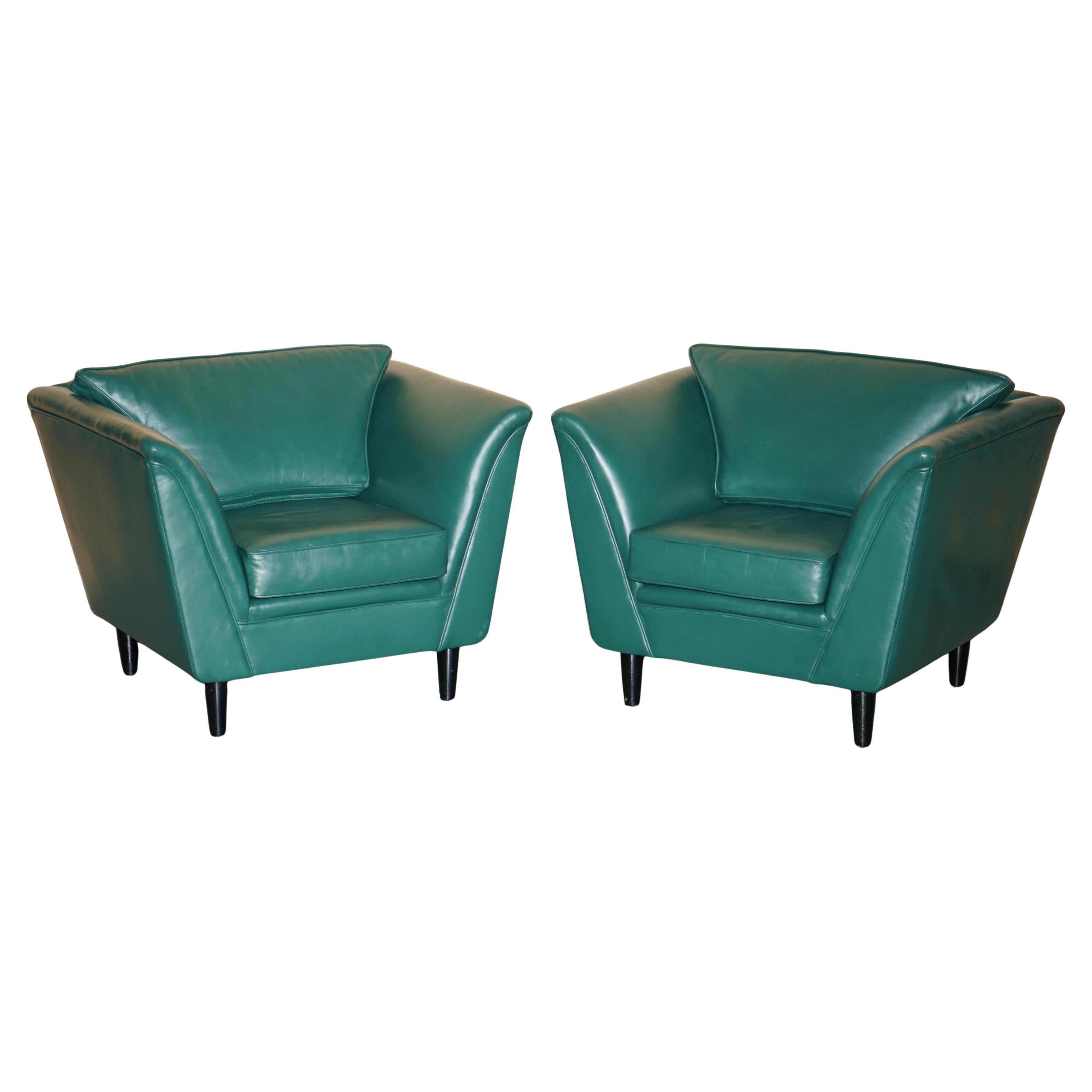PAIR OF ViNTAGE MID CENTURY MODERN DESIGNER GREEN LEATHER CONTEMPORARY ARMCHAIRS For Sale
