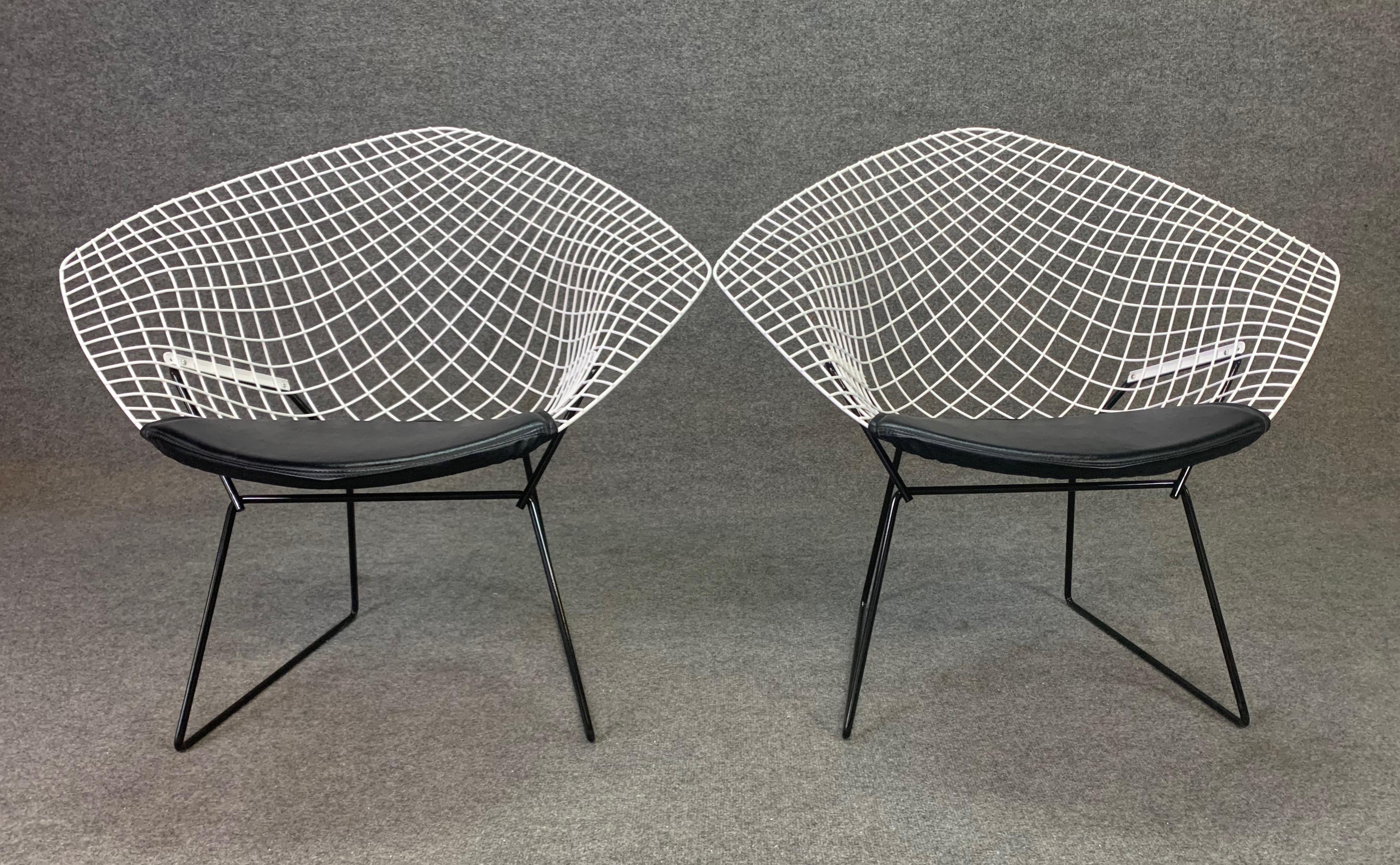 Pair of Vintage Mid-Century Modern Diamond Chairs by Harry Bertoia for Knoll In Excellent Condition In San Marcos, CA