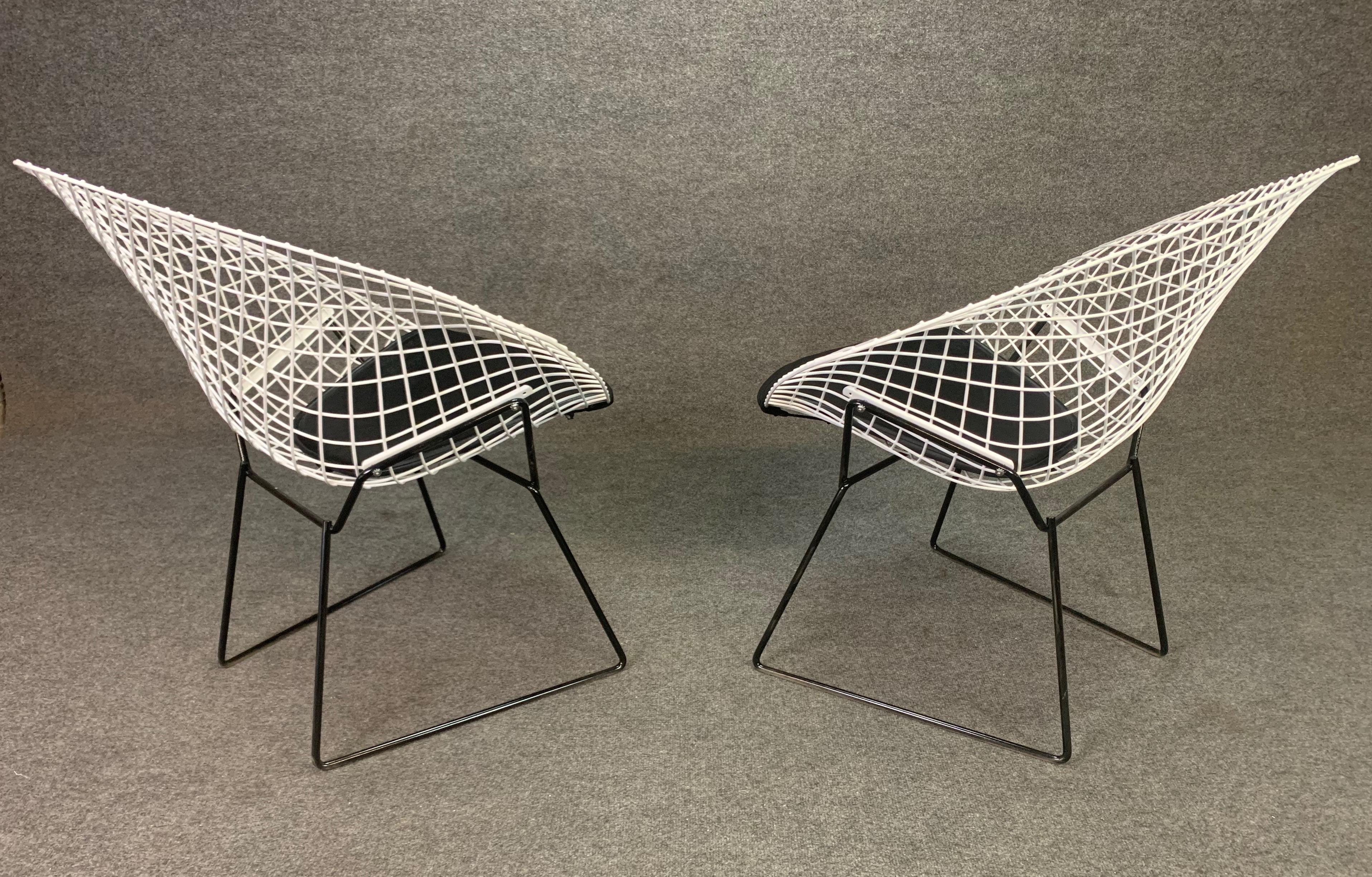 Metal Pair of Vintage Mid-Century Modern Diamond Chairs by Harry Bertoia for Knoll