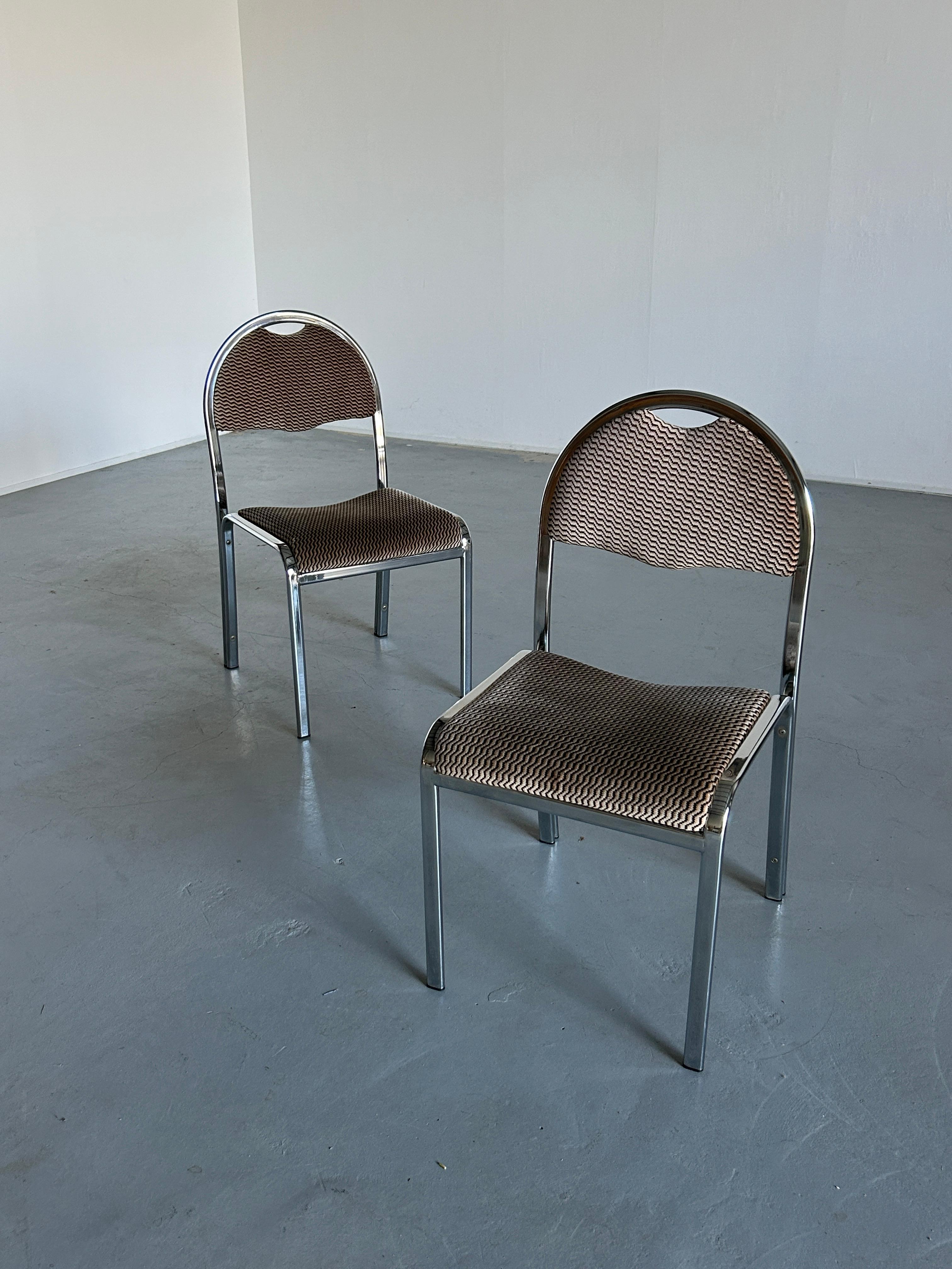 Pair of Vintage Mid-Century Modern Dining Chairs In Style of Saporiti, 70s Italy For Sale 1