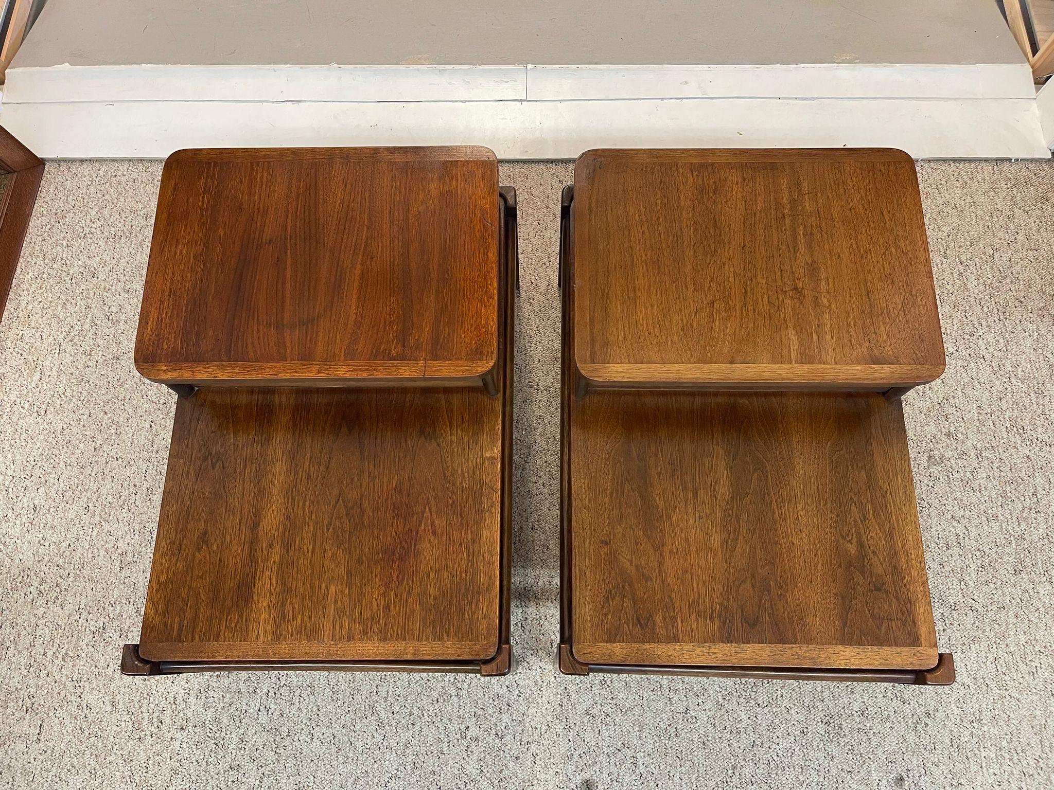 Pair of Vintage Mid Century Modern End Tables With Sculpted Wood Accents. For Sale 1