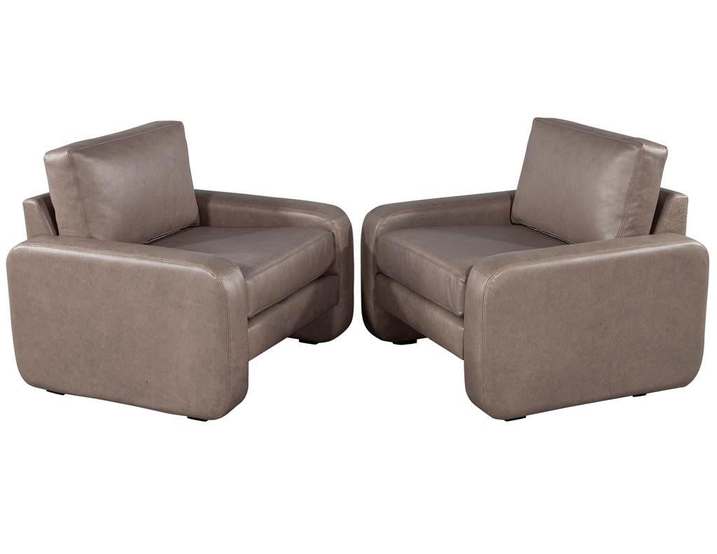 American Pair of Vintage Mid-Century Modern Leather Lounge Chairs For Sale