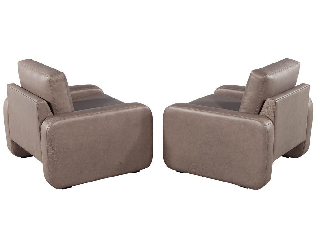 Late 20th Century Pair of Vintage Mid-Century Modern Leather Lounge Chairs For Sale