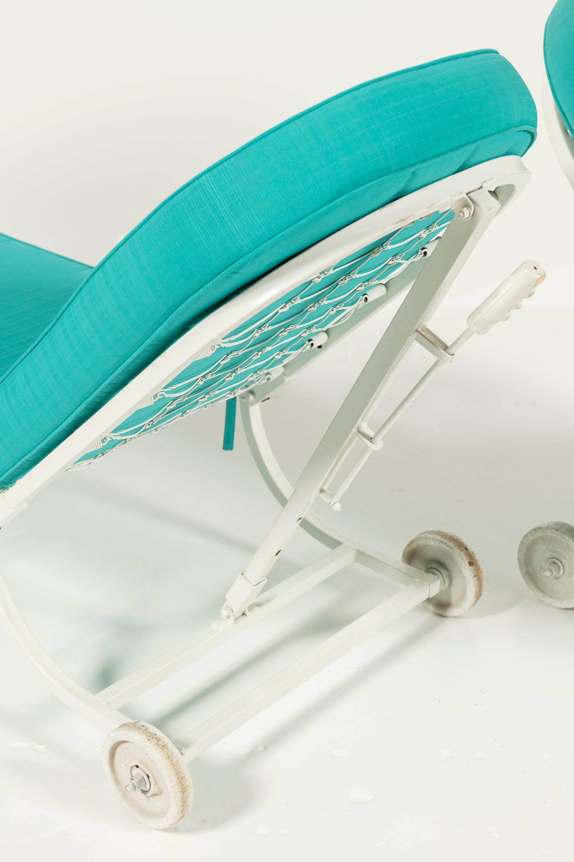 North American Pair of Vintage Mid-Century Modern Lounge Chairs in Metal and Upholstery, USA For Sale