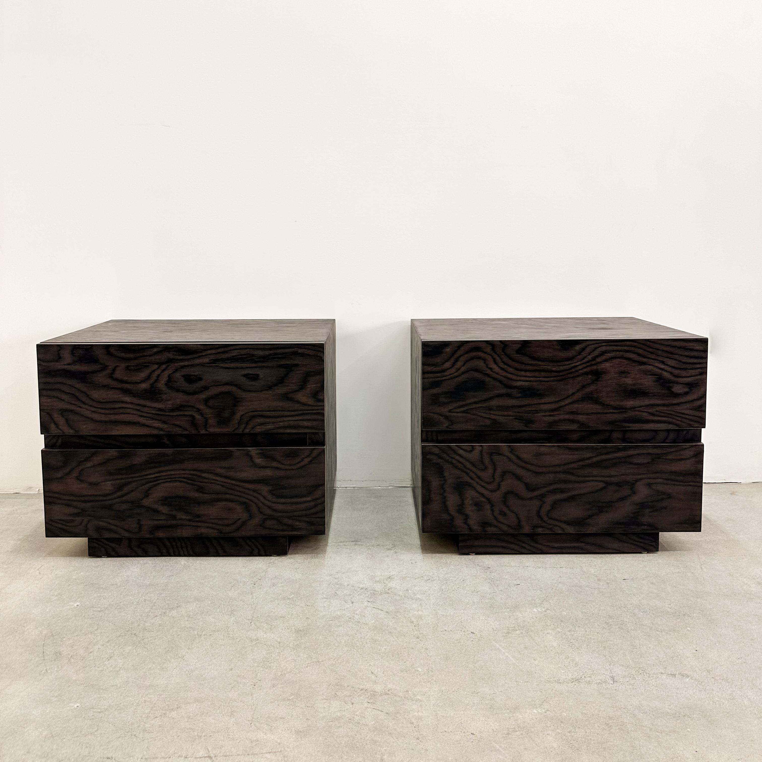 Pair of Vintage Mid-Century Modern Nightstands – Dark Brown Wood Grain 1970s In Good Condition For Sale In Palm Desert, CA