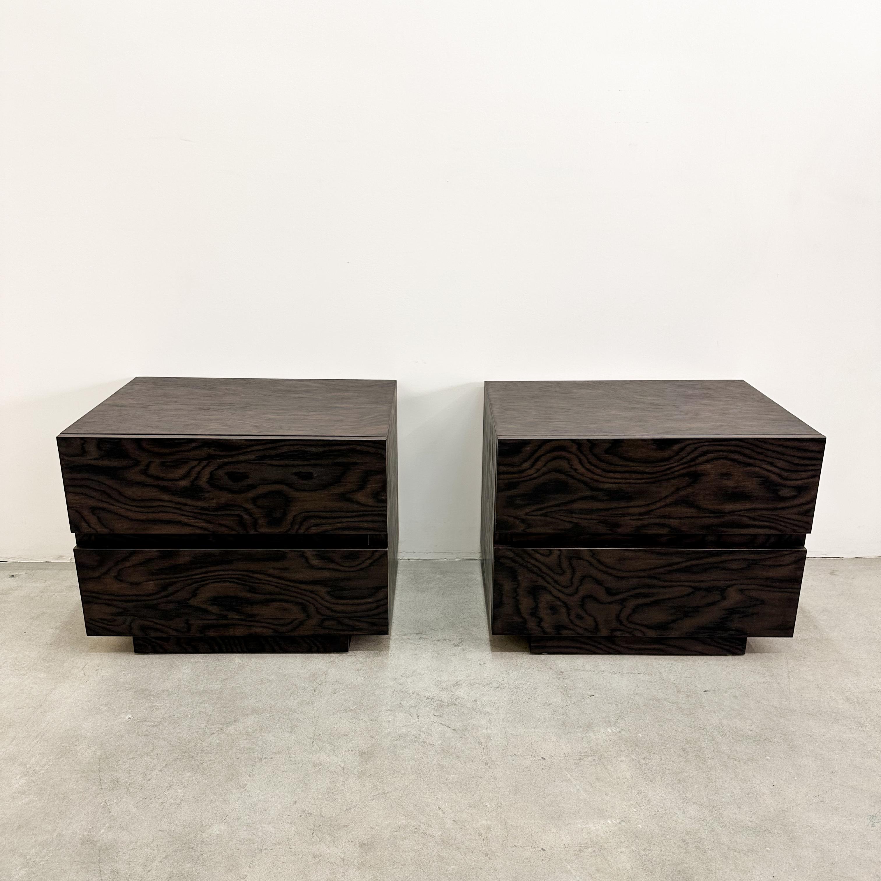 Late 20th Century Pair of Vintage Mid-Century Modern Nightstands – Dark Brown Wood Grain 1970s For Sale