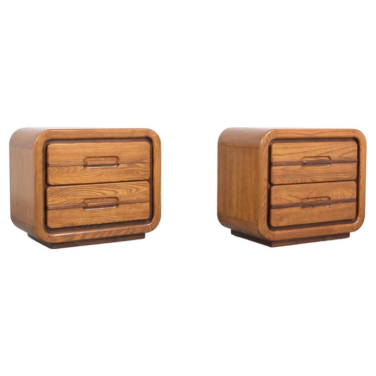 Pair of Vintage MidCentury Modern Nightstands For Sale at 1stDibs