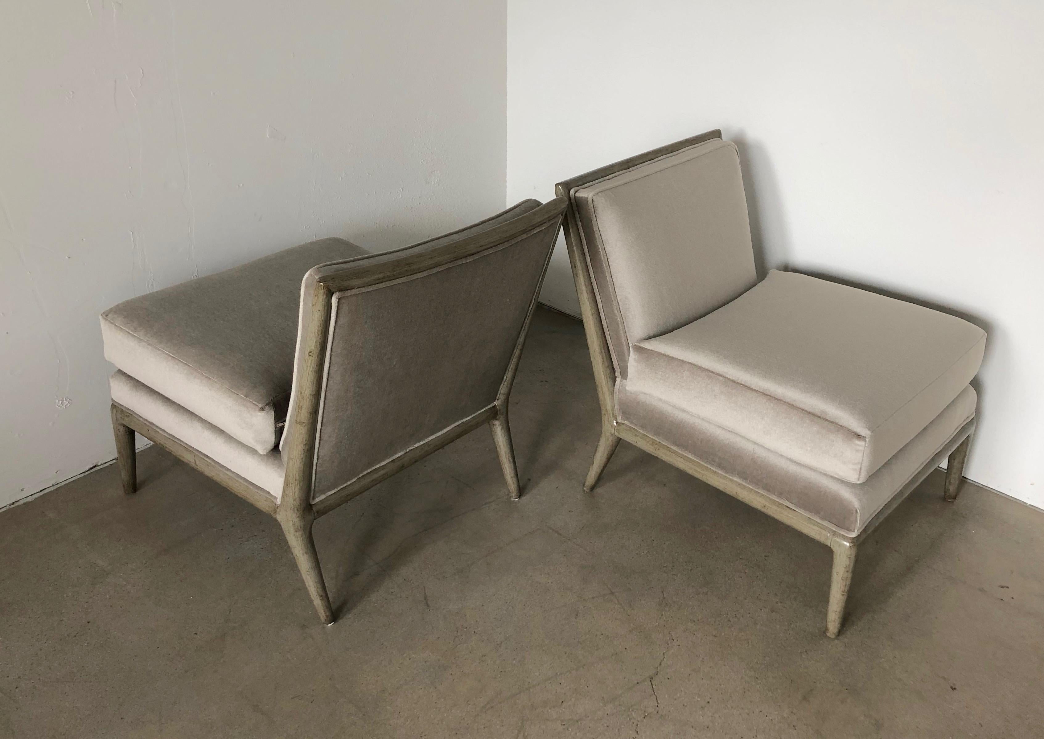 Pair of Vintage Mid-Century Modern Platinum Silver Gray Mohair Slipper Chairs For Sale 12