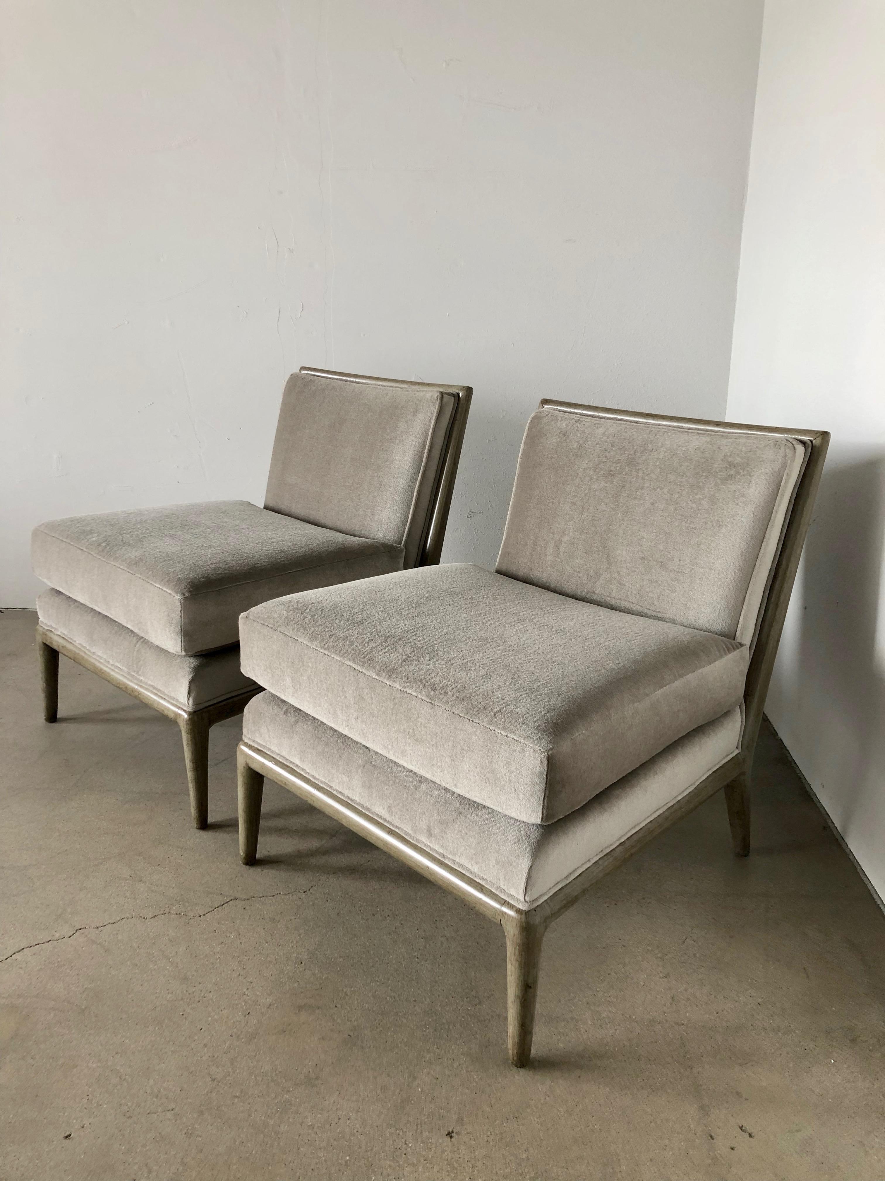 Pair of Vintage Mid-Century Modern Platinum Silver Gray Mohair Slipper Chairs For Sale 4