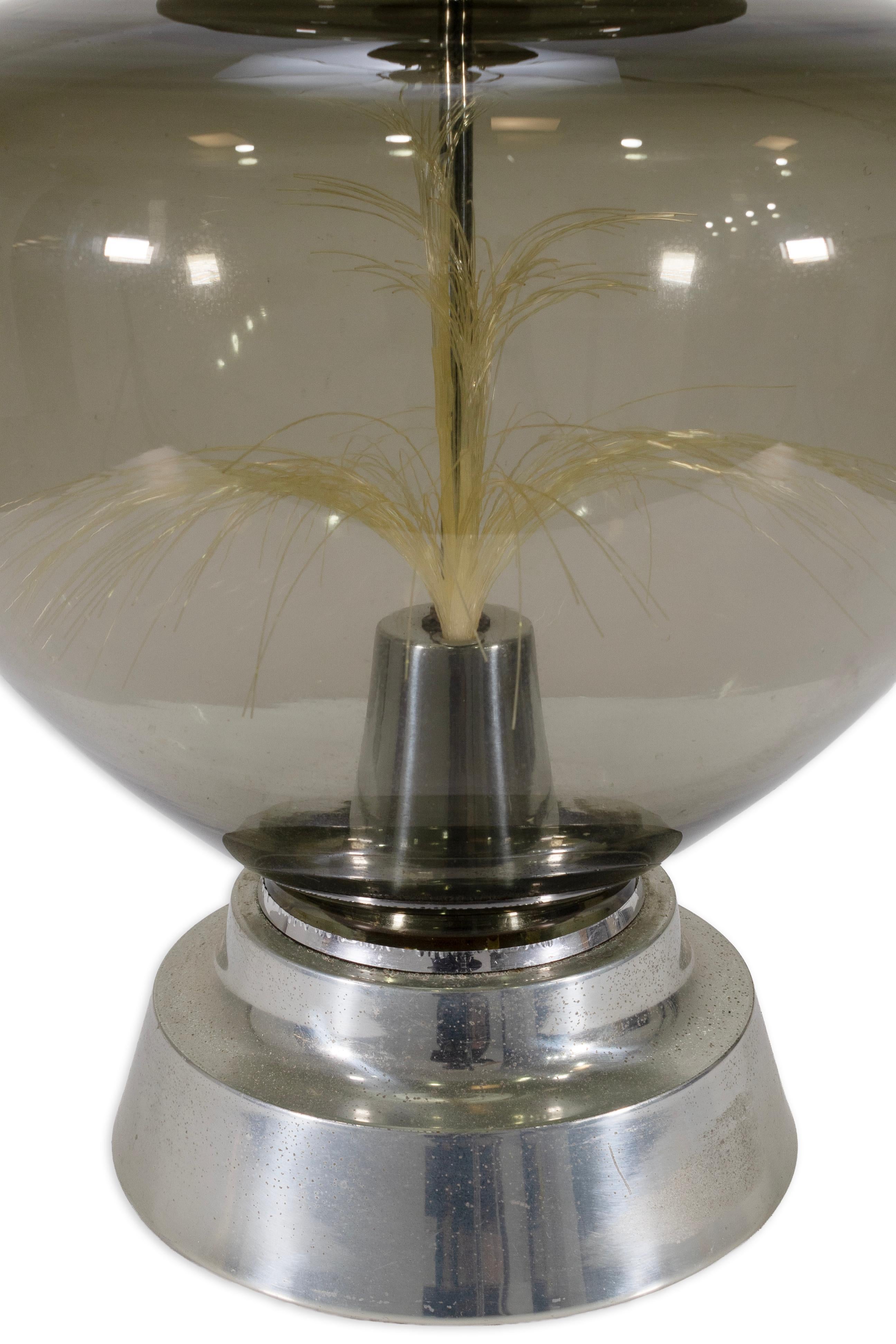 Coppia di lampade rotonde in fibra ottica fumé e cromo d'epoca della metà del secolo scorso In condizioni buone in vendita a Keego Harbor, MI