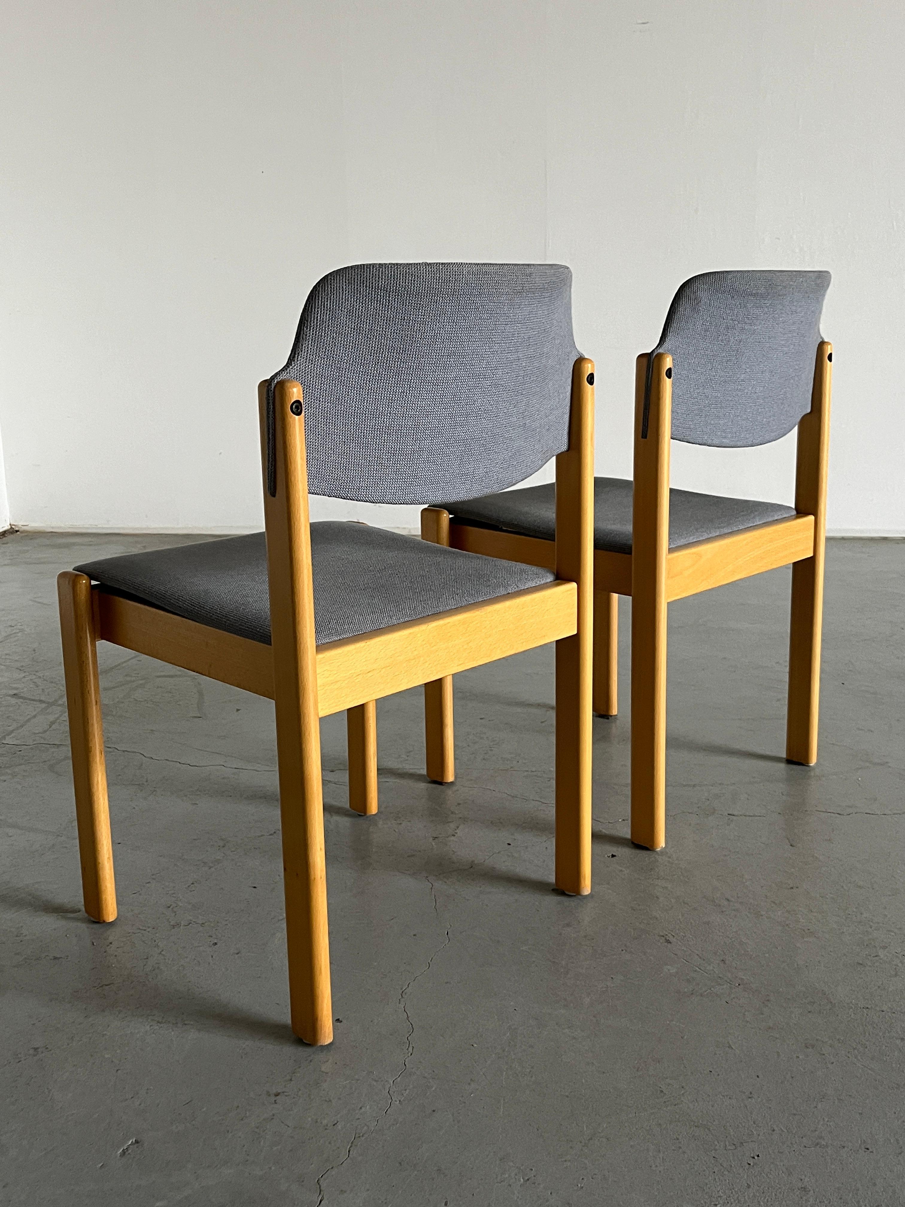 Fin du 20e siècle Paire de chaises de salle à manger empilables modernes du milieu du siècle dernier par Wiesner Hager, années 80 en vente