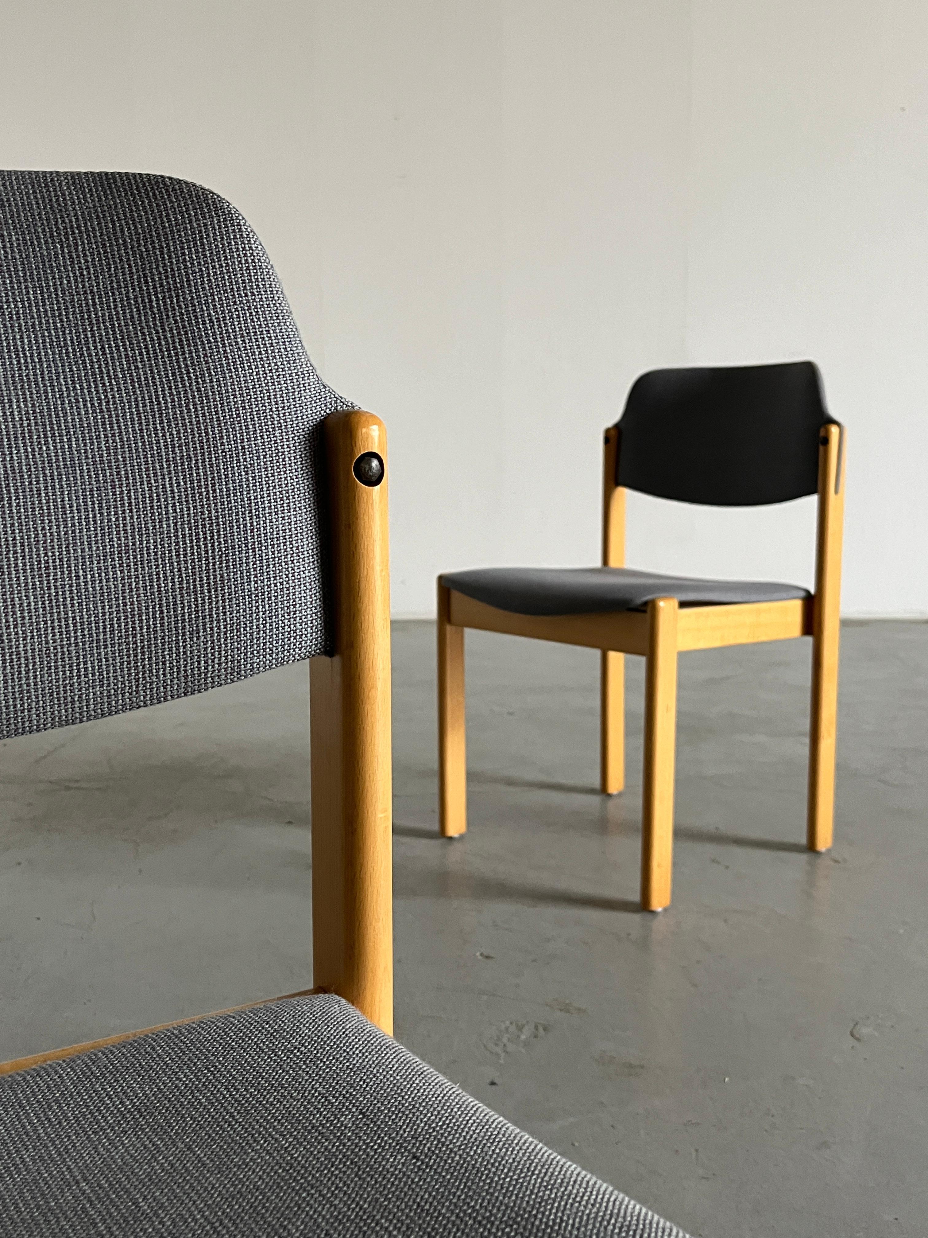 Tissu d'ameublement Paire de chaises de salle à manger empilables modernes du milieu du siècle dernier par Wiesner Hager, années 80 en vente