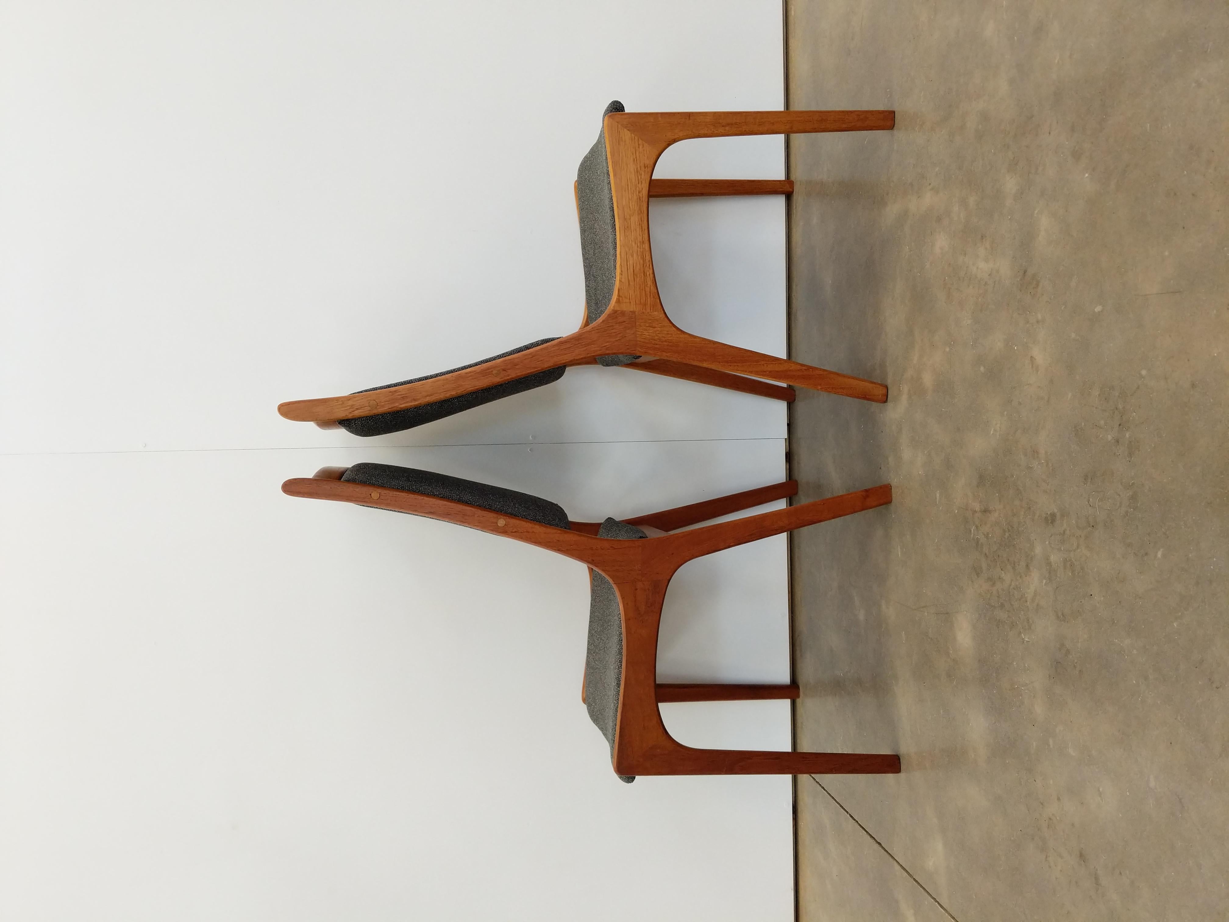 Pair of Vintage Mid Century Modern Teak Dining Chairs by Nordic Furniture In Good Condition In Gardiner, NY