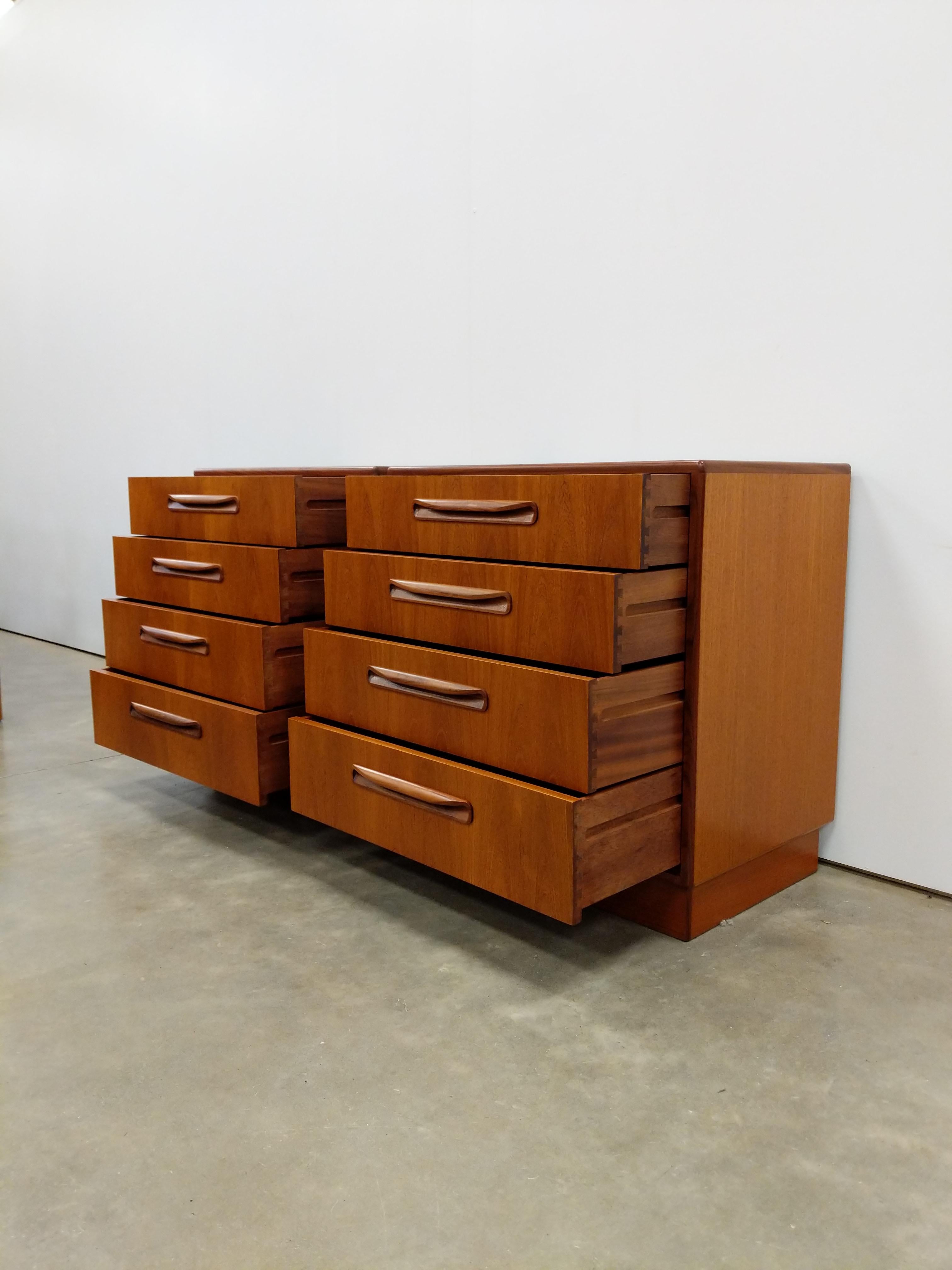 Paire de commodes basses en teck Vintage Mid Century Modern par G-Plan en vente 3