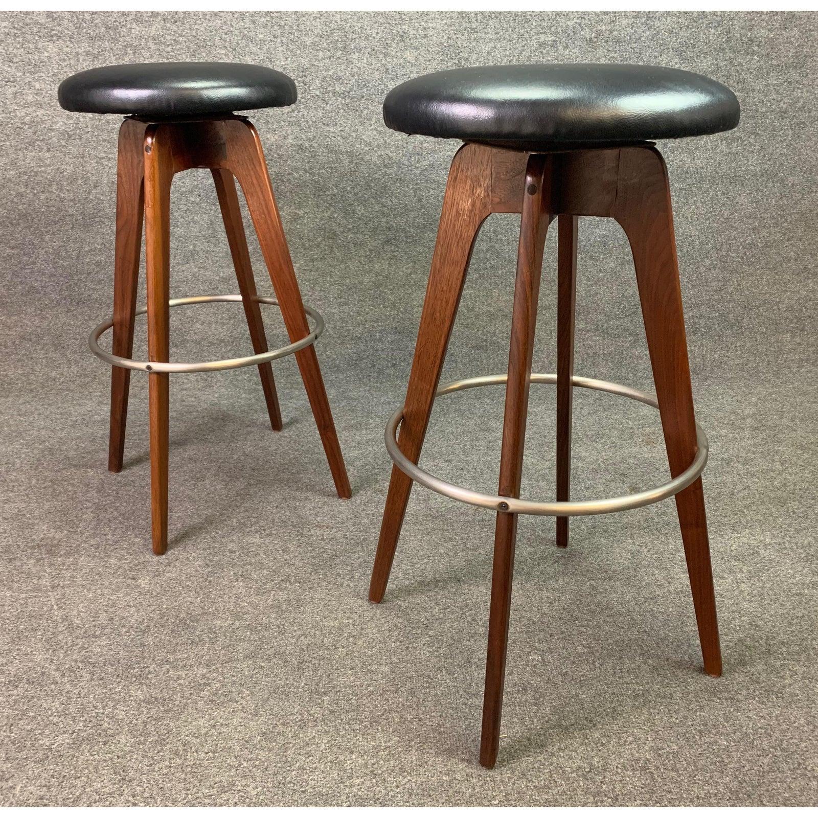Pair of Vintage Mid-Century Modern Walnut Bar Stools by Chet Bearsdley In Good Condition In San Marcos, CA