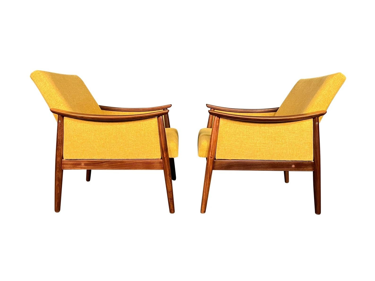 American Pair of Vintage Mid-Century Modern Walnut Lounge Chairs