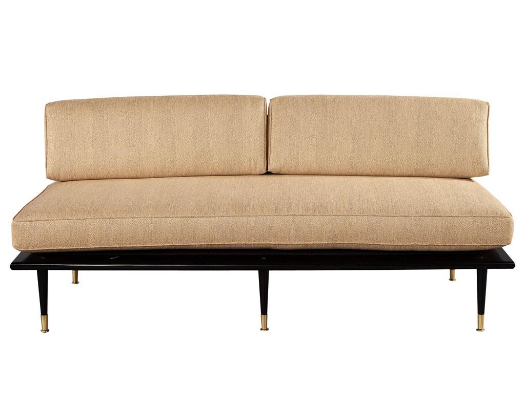 Paar moderne Vintage-Sofa aus Nussbaumholz aus der Mitte des Jahrhunderts im Angebot 5