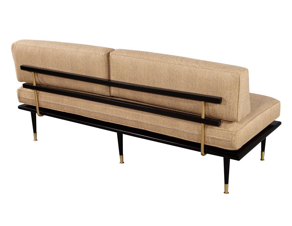 Paar moderne Vintage-Sofa aus Nussbaumholz aus der Mitte des Jahrhunderts im Angebot 8