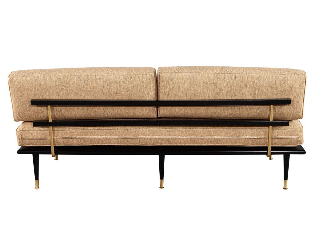 Paar moderne Vintage-Sofa aus Nussbaumholz aus der Mitte des Jahrhunderts im Angebot 9