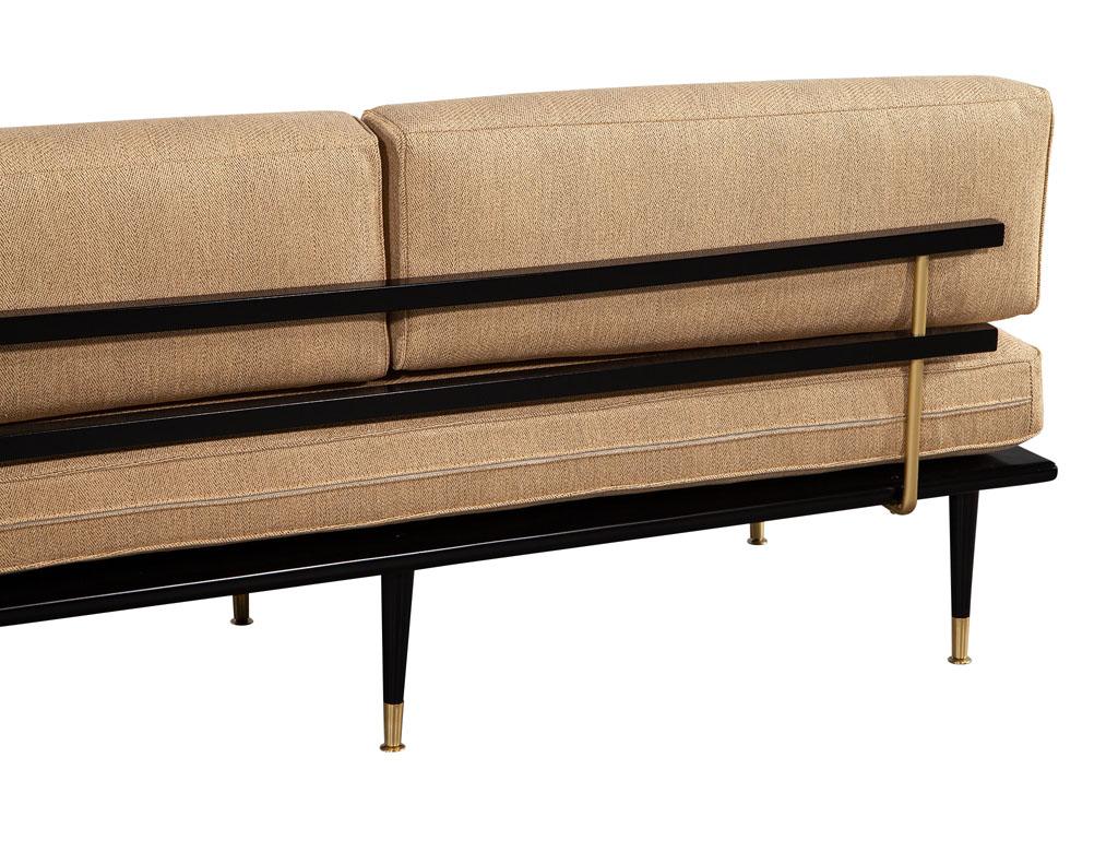 Paar moderne Vintage-Sofa aus Nussbaumholz aus der Mitte des Jahrhunderts im Angebot 10