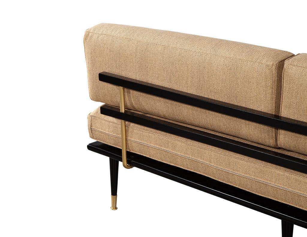 Paar moderne Vintage-Sofa aus Nussbaumholz aus der Mitte des Jahrhunderts im Angebot 12