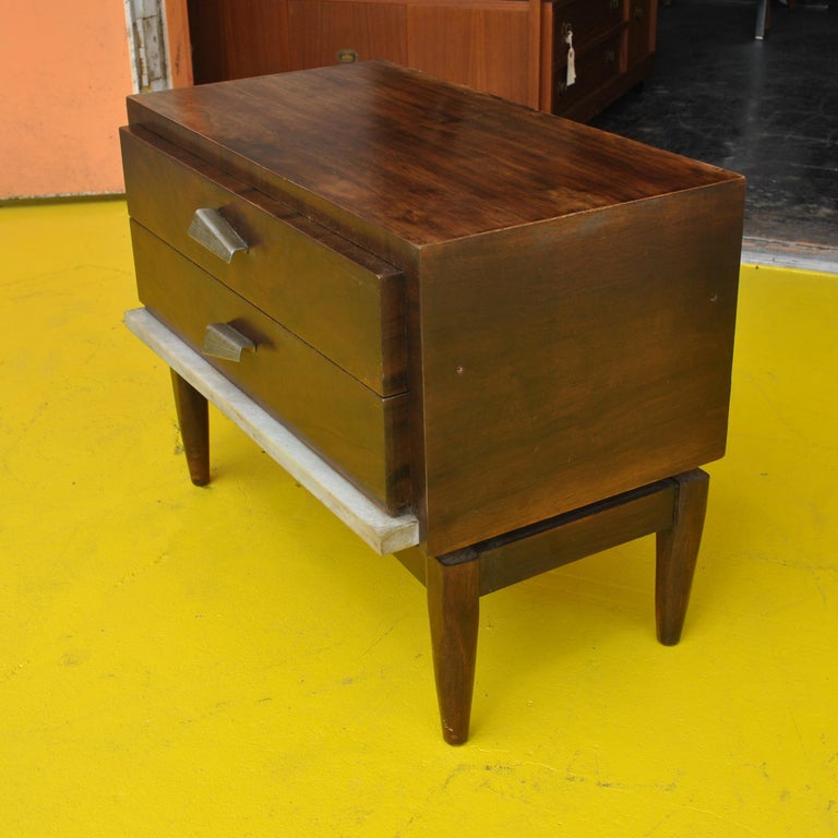 Pair of Vintage Mid Century Nightstands For Sale at 1stdibs