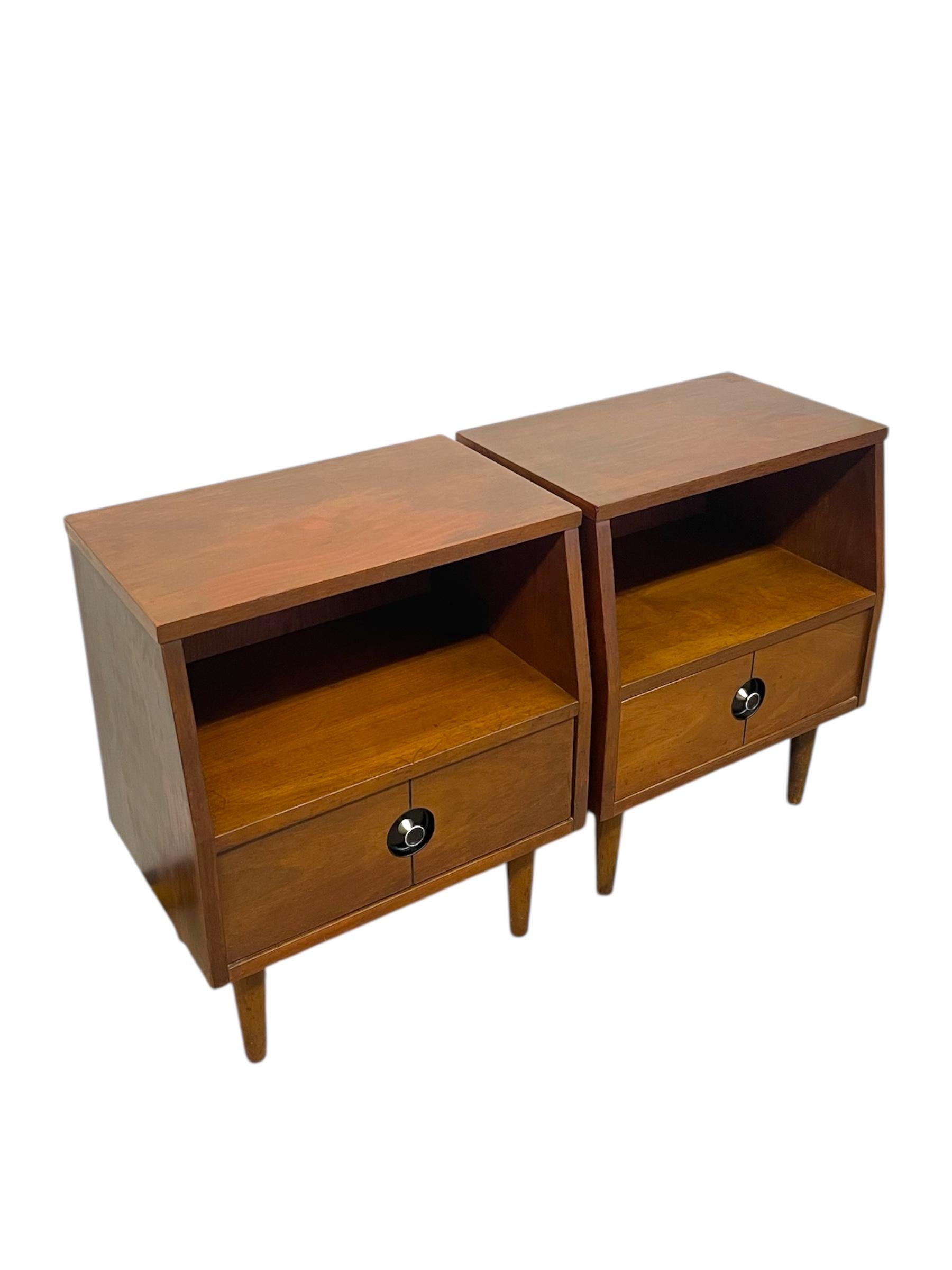 Pair of Vintage Mid-Century Nightstands - Open Shelf & Drawer, Atomic Round Pull In Good Condition For Sale In Seattle, WA