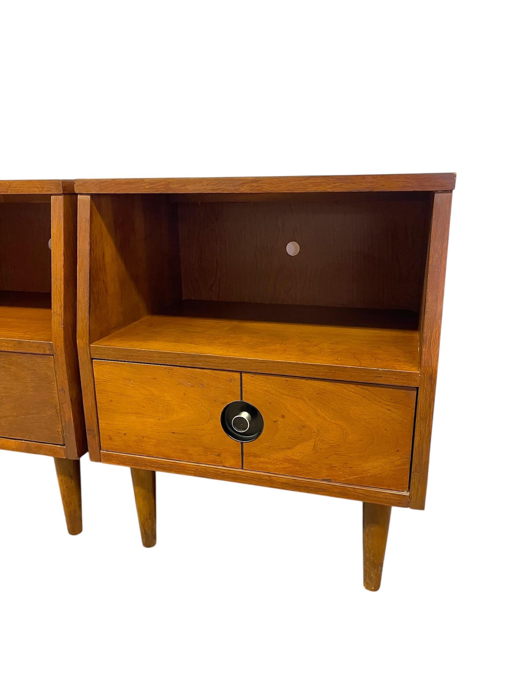 Pair of Vintage Mid-Century Nightstands - Open Shelf & Drawer, Atomic Round Pull For Sale 1