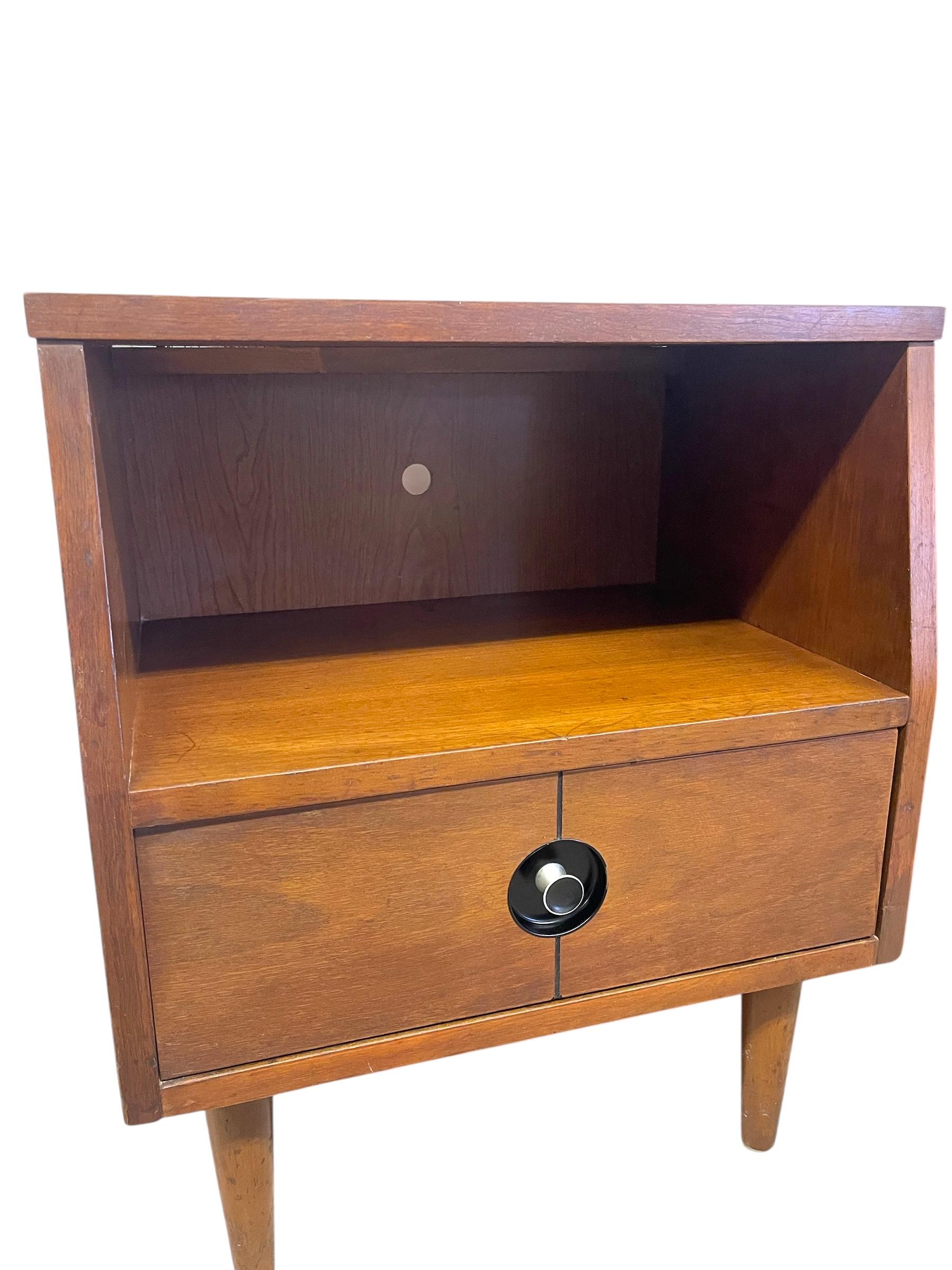 Pair of Vintage Mid-Century Nightstands - Open Shelf & Drawer, Atomic Round Pull For Sale 2