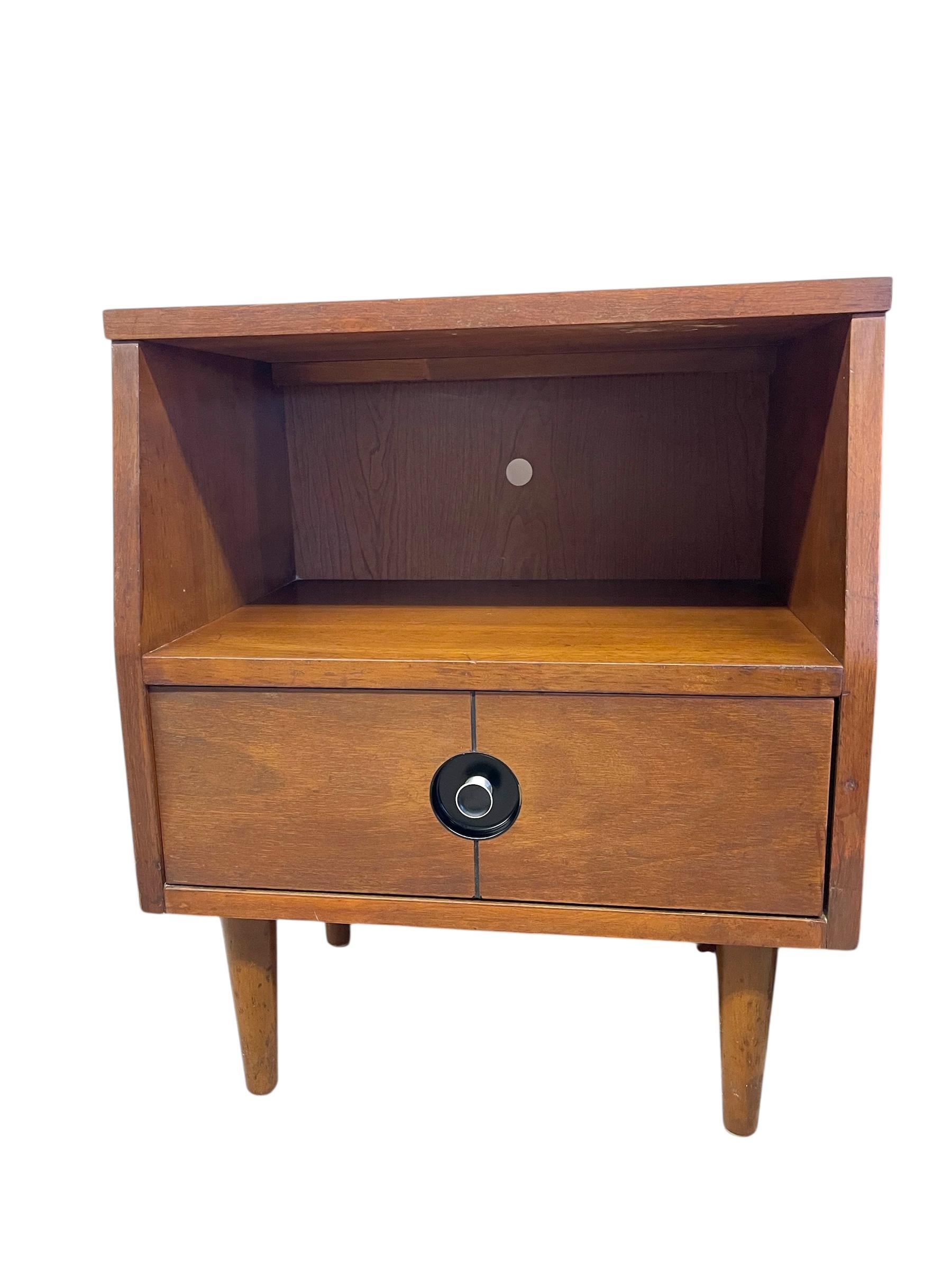 Pair of Vintage Mid-Century Nightstands - Open Shelf & Drawer, Atomic Round Pull For Sale 3