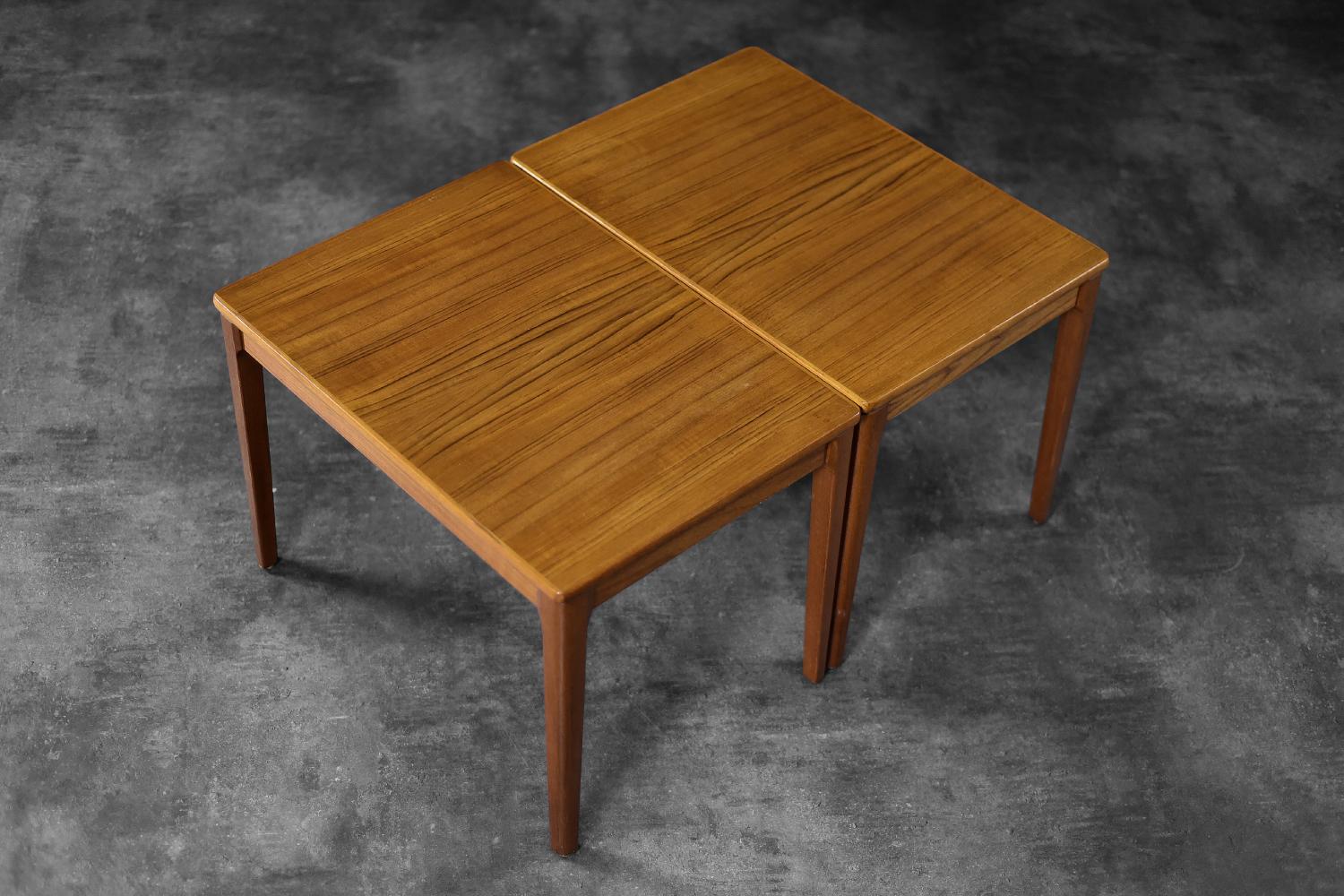 Teck Paire de tables d'appoint en teck brun, Vintage Mid-Century Scandinavian Modern en vente