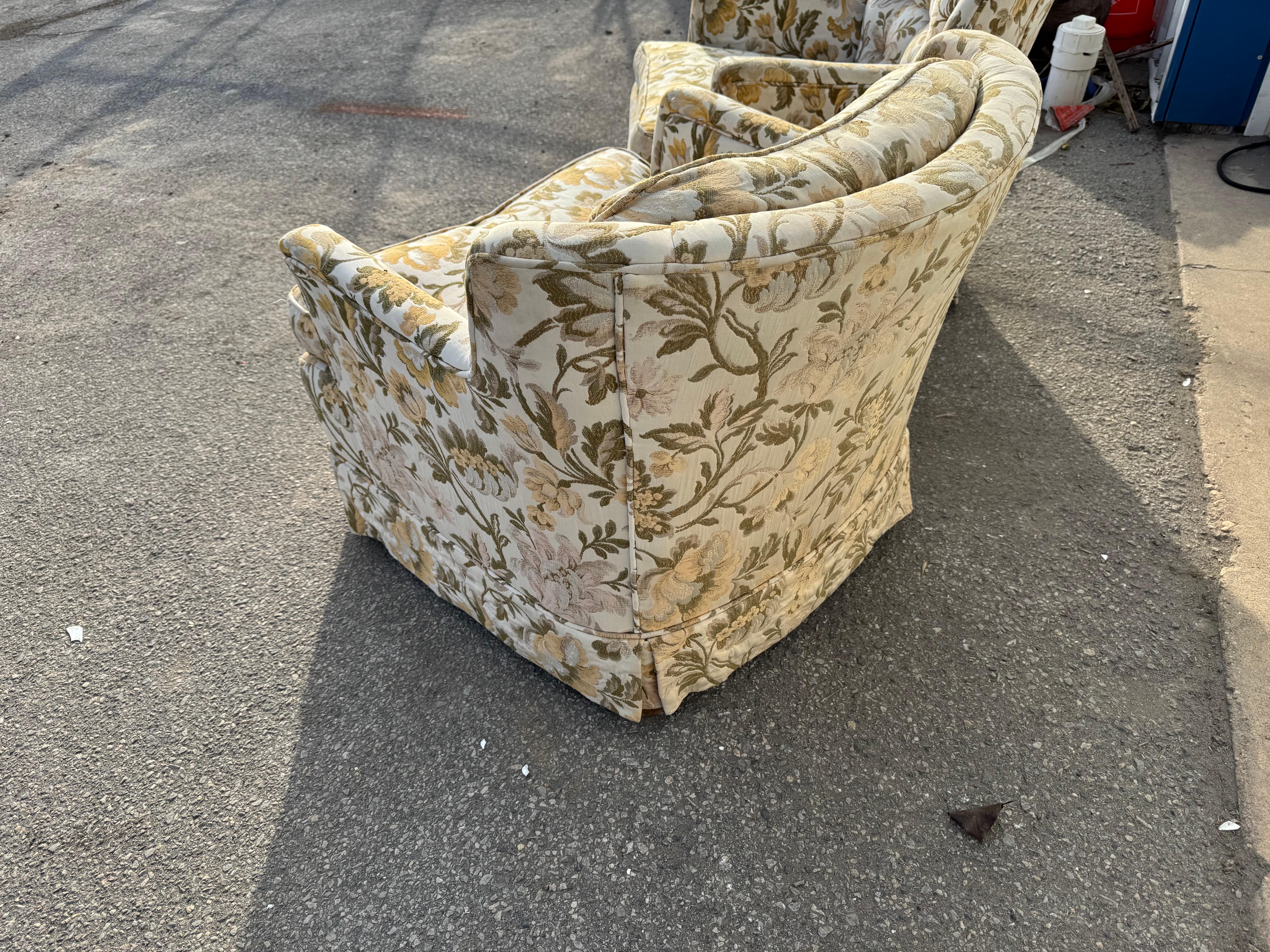 Pair of Vintage Mid-Century Selig Style  Club Chairs In Good Condition For Sale In Wilmington, DE