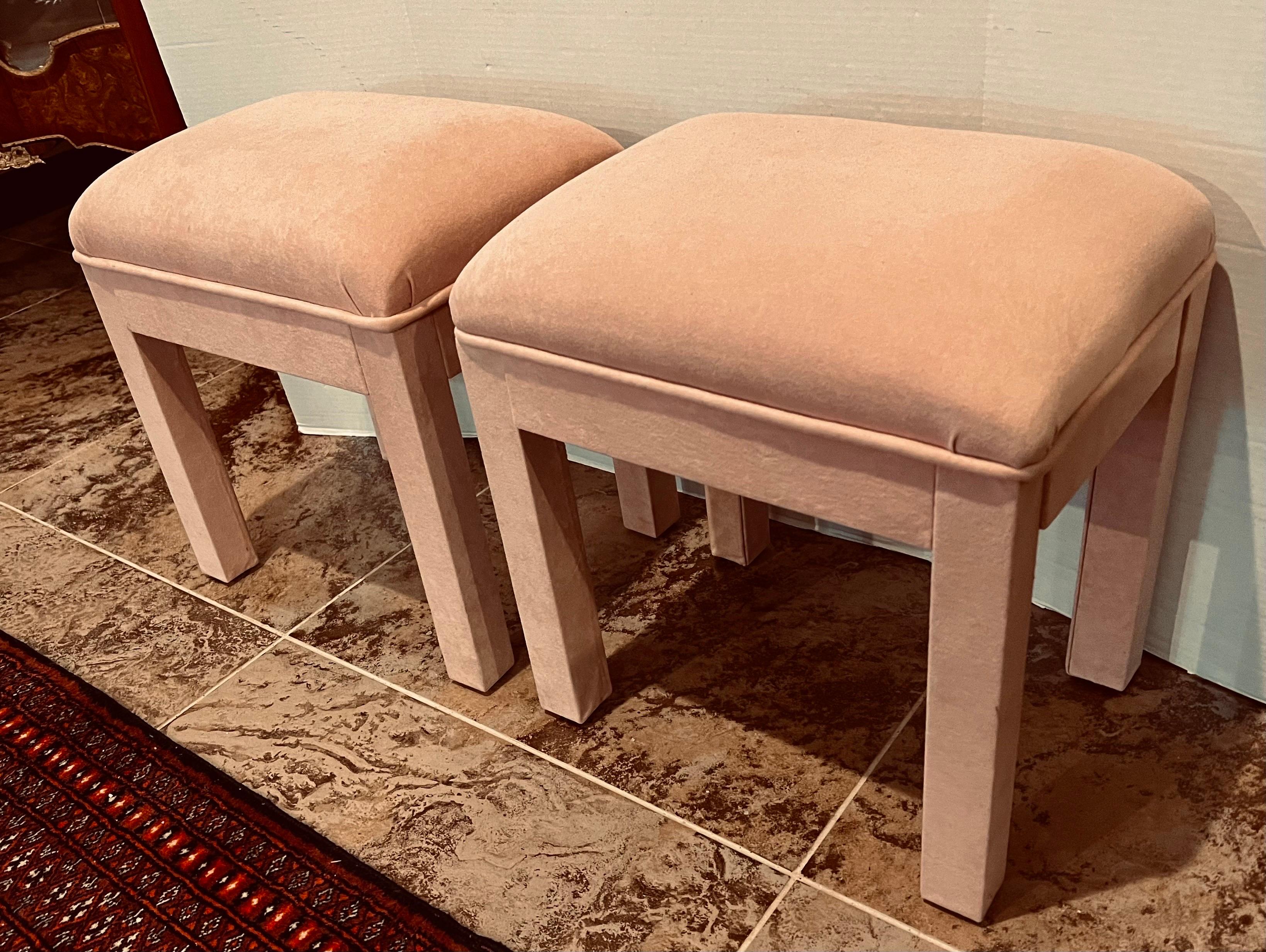 Pair of Vintage Midcentury Small Pink Upholstered Parsons Stools In Good Condition In West Hartford, CT