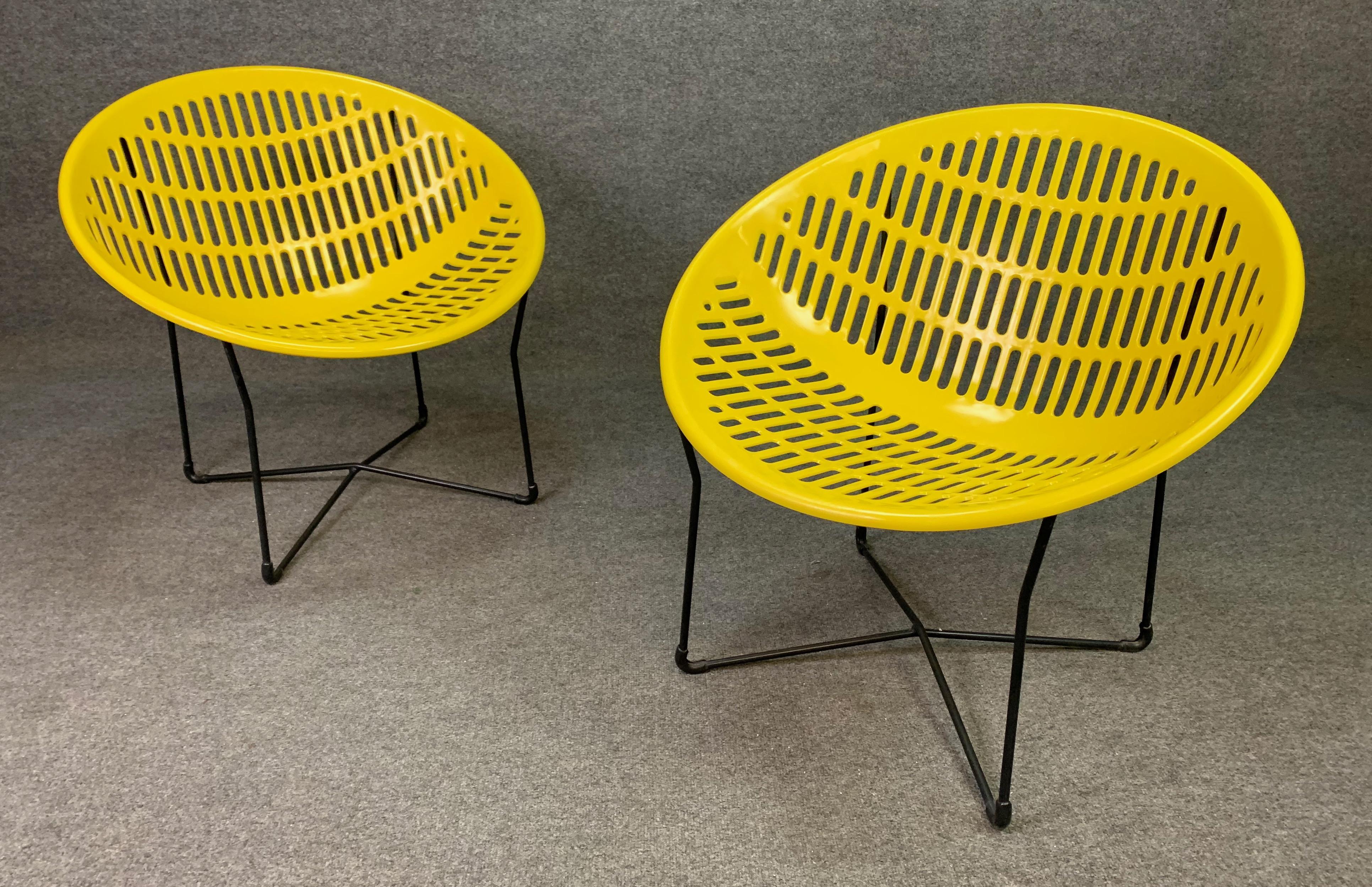 Here is a pair of vintage and iconic patio furniture; the 