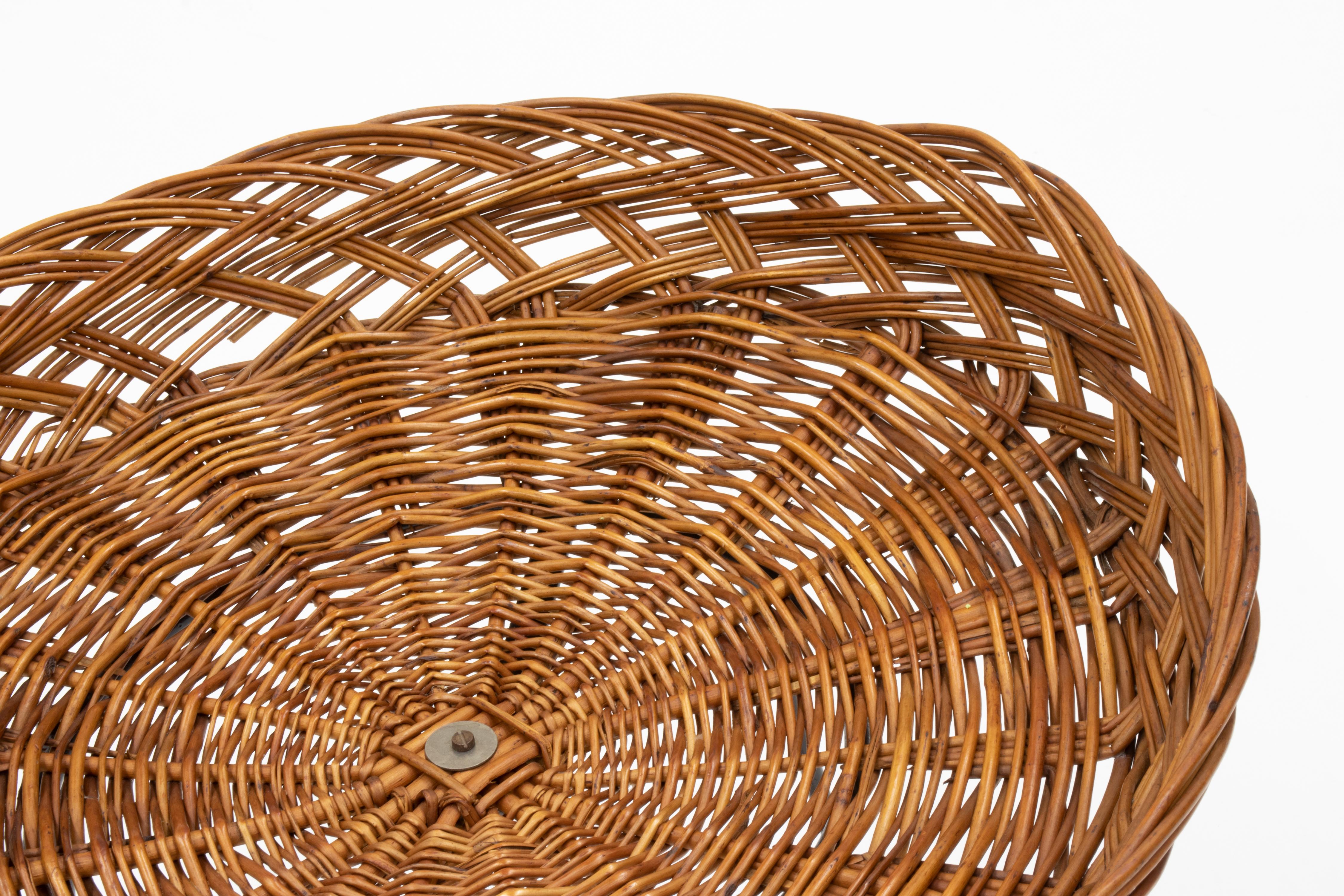 Français Pair of Vintage Mid Century Tripod Rattan Side Tables en vente