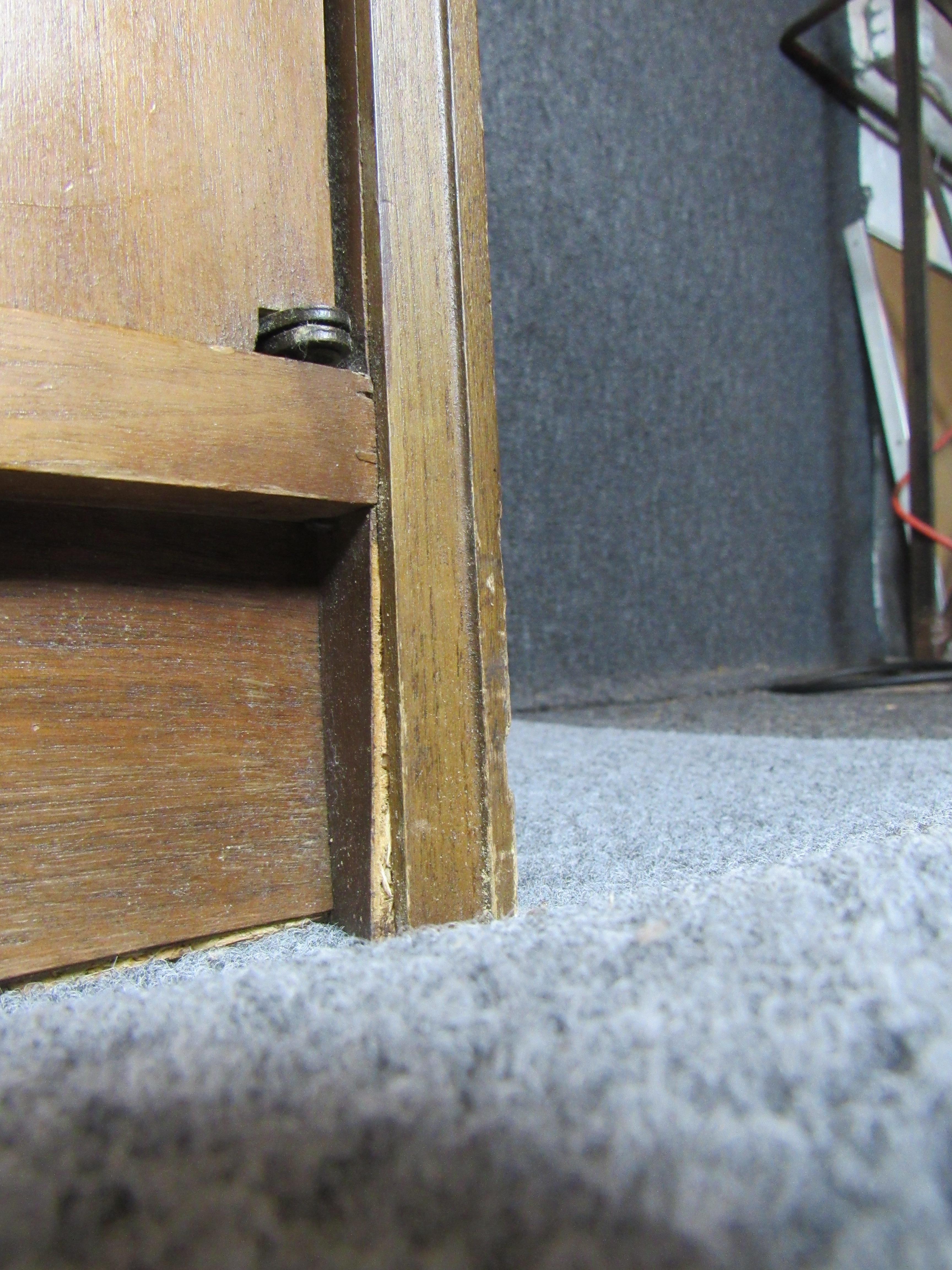 Pair of Vintage Mid Century Walnut Night Stands For Sale 5